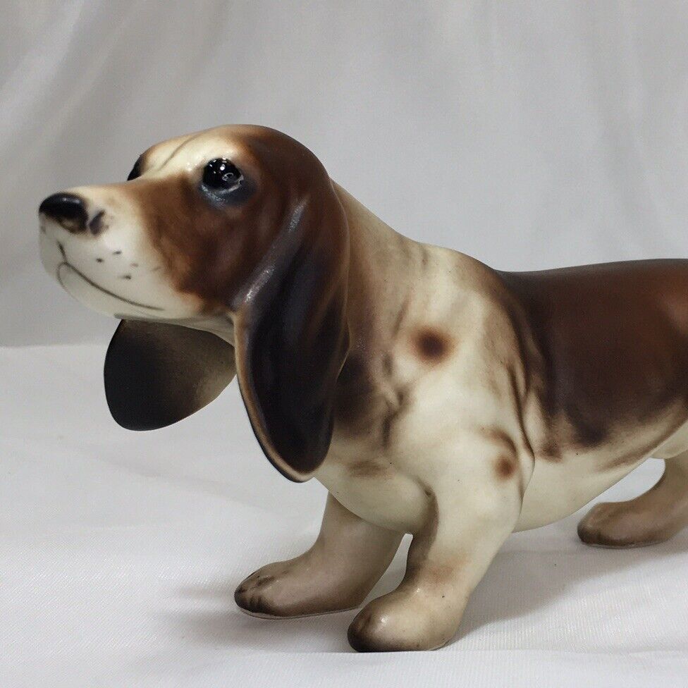 6.75” Basset Hound Dog Figurine, Japan, Vintage, Porcelain Animal Collectible❤️