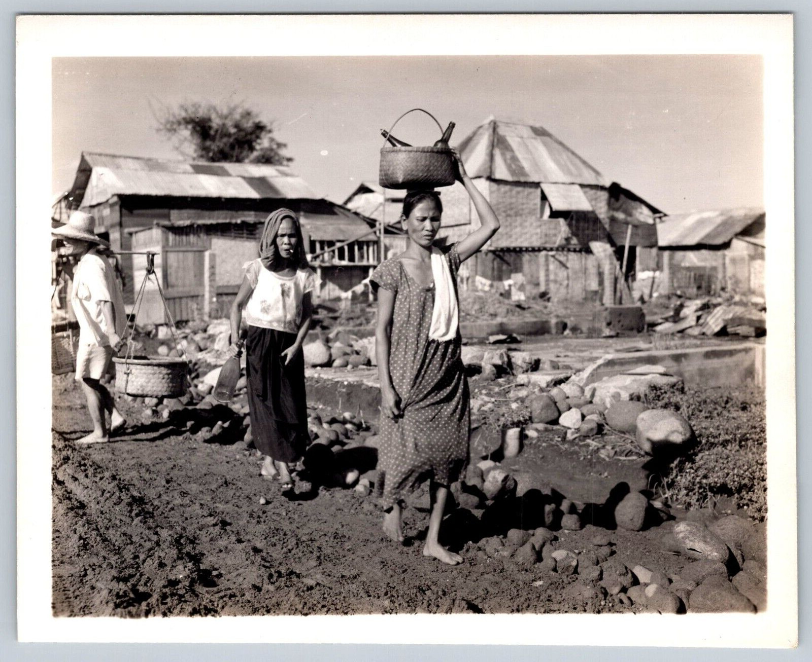 Snapshot Photo b&w WWII Vets Picture Xchnge Manila Luzon Villagers