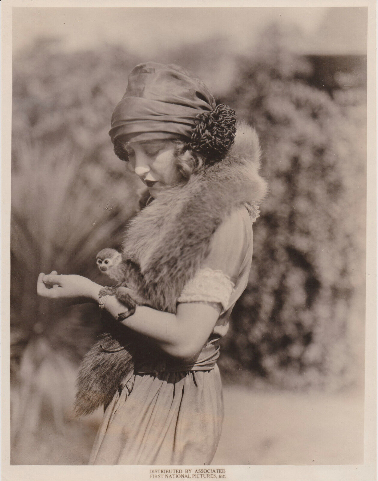 1923 Press Photo Actress Ruth Clifford Holds Her Pet Dwarf Squirrel Monkey