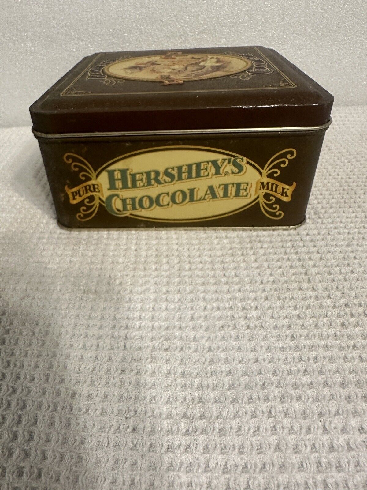 Hershey\'s~Pure Milk Chocolate 1995 Lidded 6” Square Tin w/Cover (Read Details)