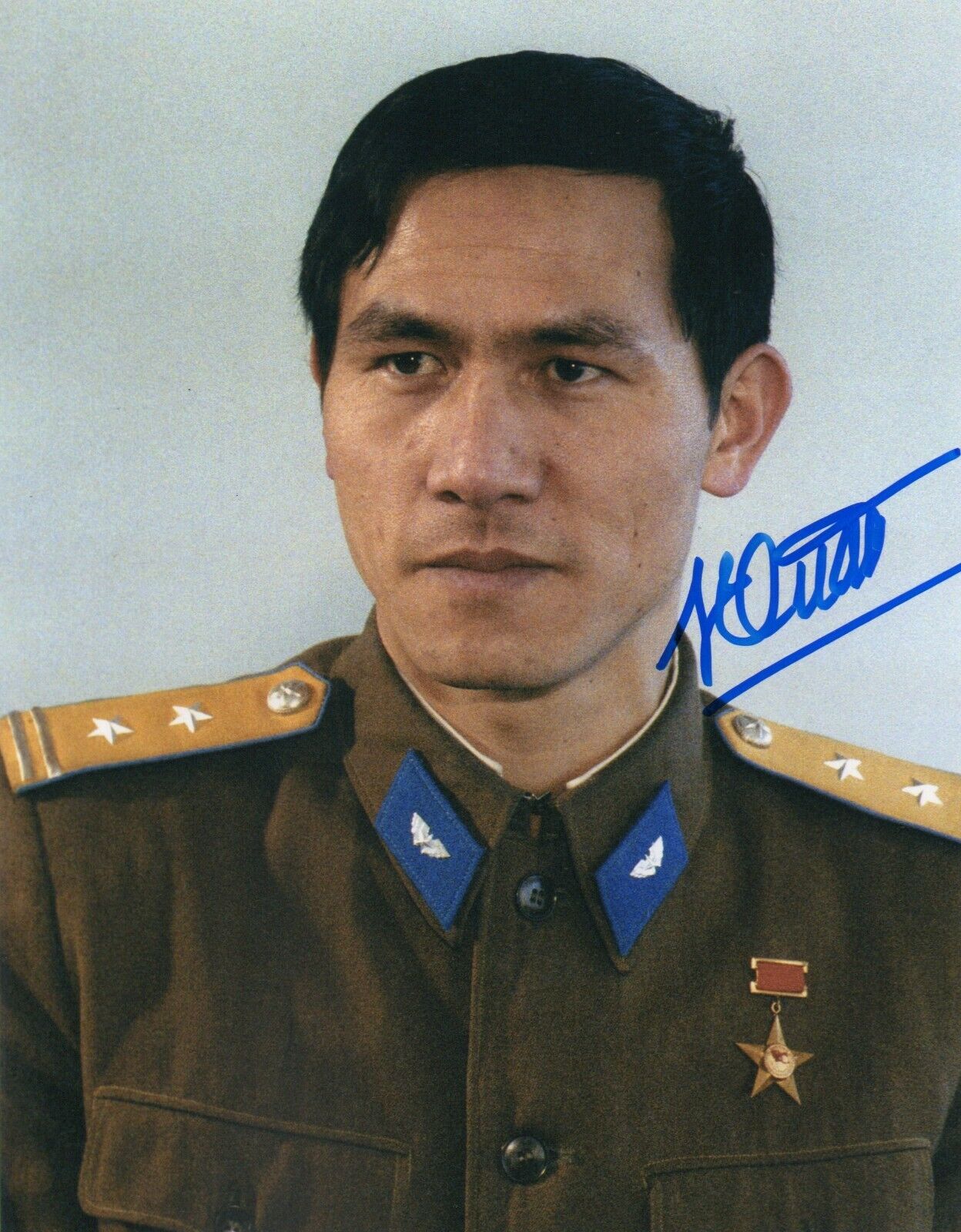 8x10 Original Autographed Photo of Vietnamese Cosmonaut Phạm Tuân