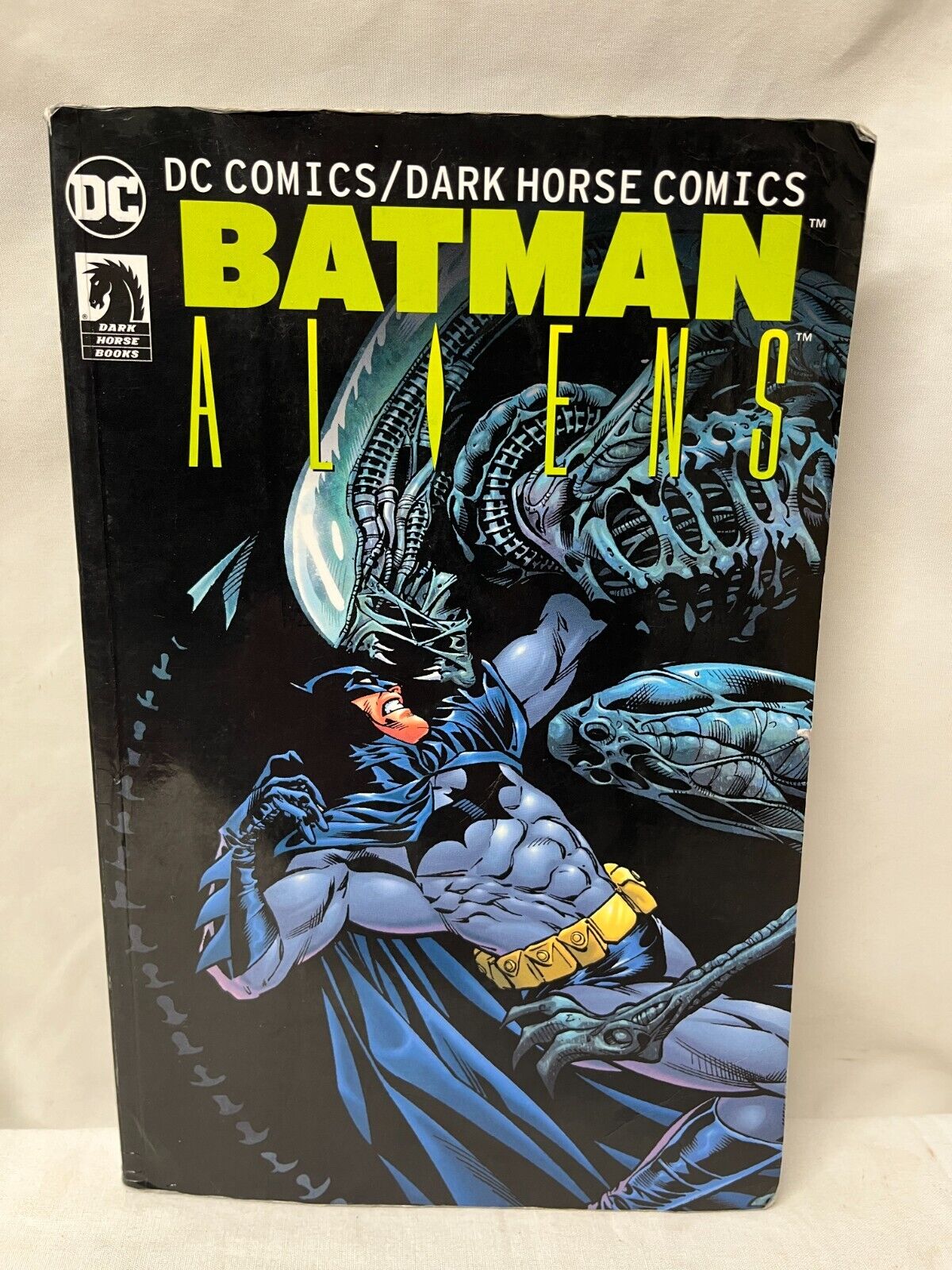 DC Comics Dark Horse Comics Aliens Trade Paperback TPB Superman Batman Predator
