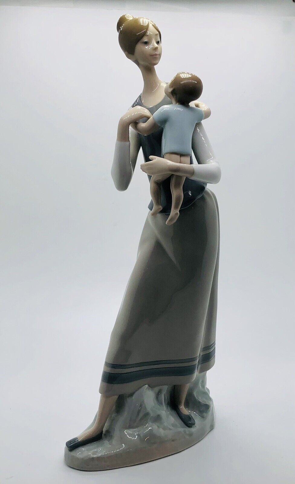 Vintage Retired Llardro Mother And Child Figurine Porcelain Beautiful