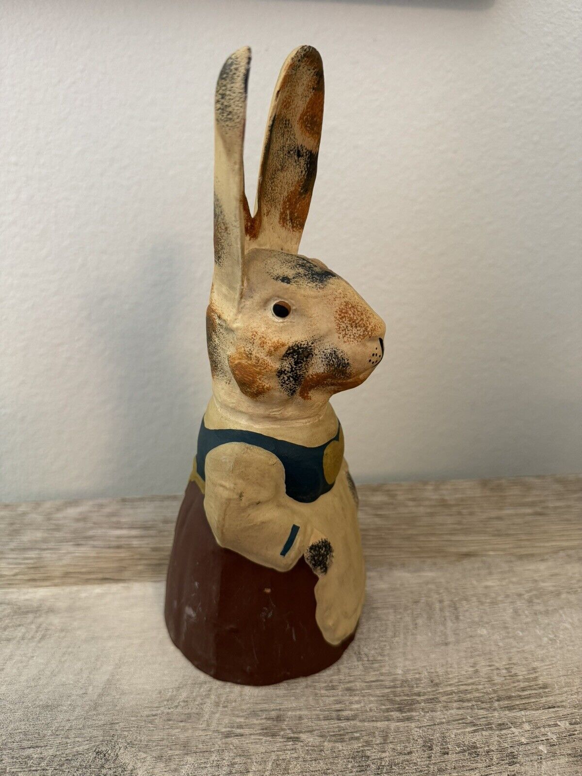 Vintage Style Resin Mama Bunny Rabbit Figurine In Apron Heart Animals Primitive