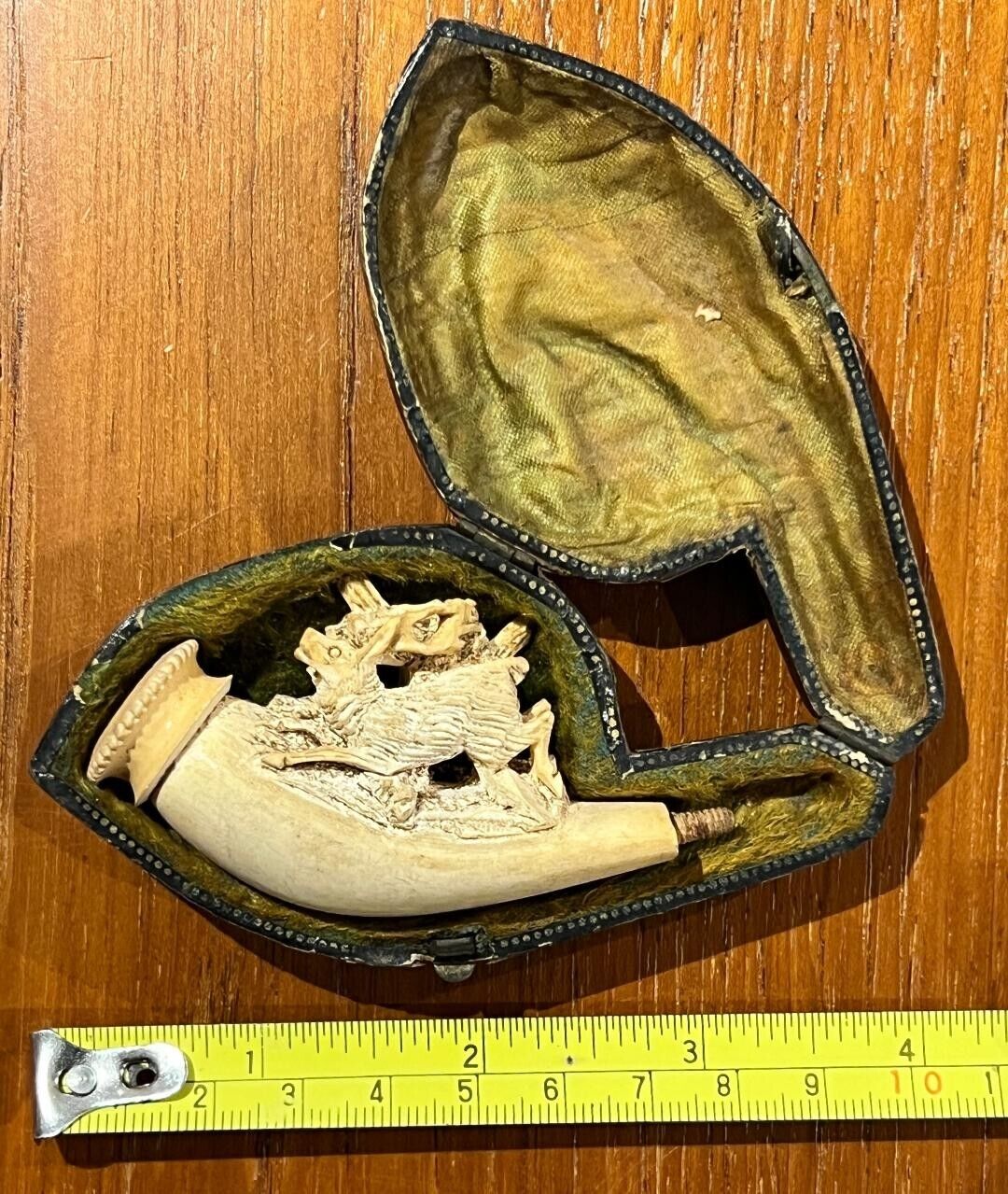 Antique Meerschaum Pipe With Custom Locking Snap Case, Featuring a  Deer or Stag