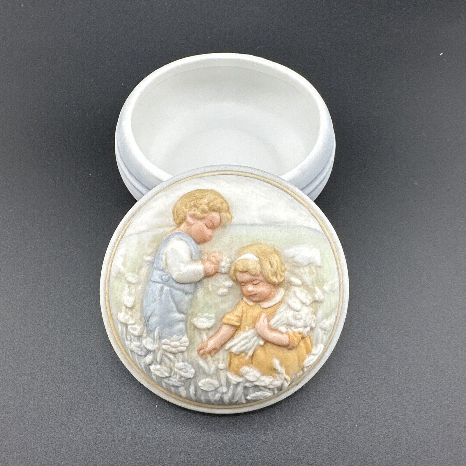 Avon Golden Dreams Porcelain Lidded Music Trinket Box-1985-Handpainted FAST Ship