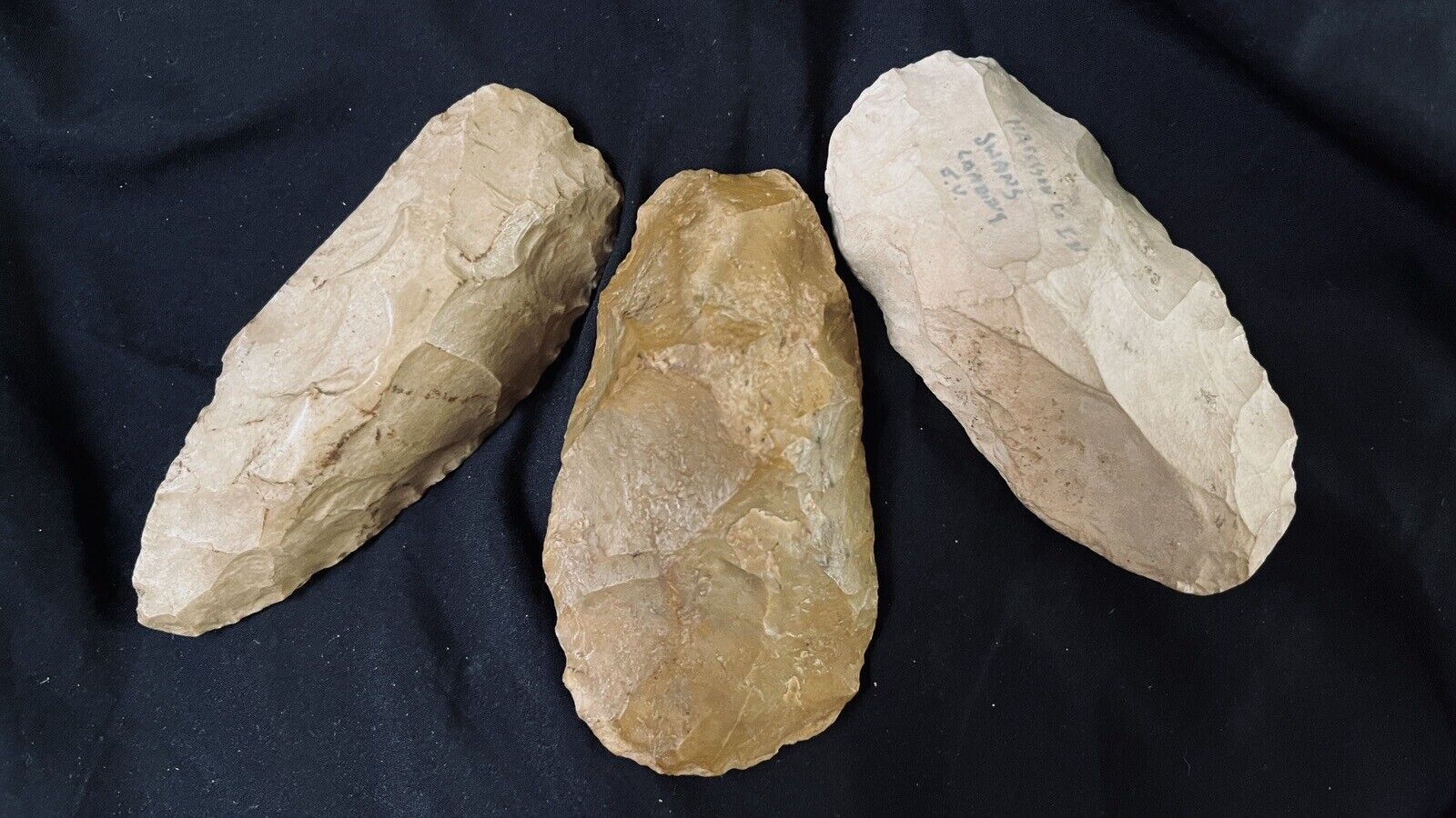 Lot Of Native American Neolithic Stone Tools, Scrapers And Knife Blade