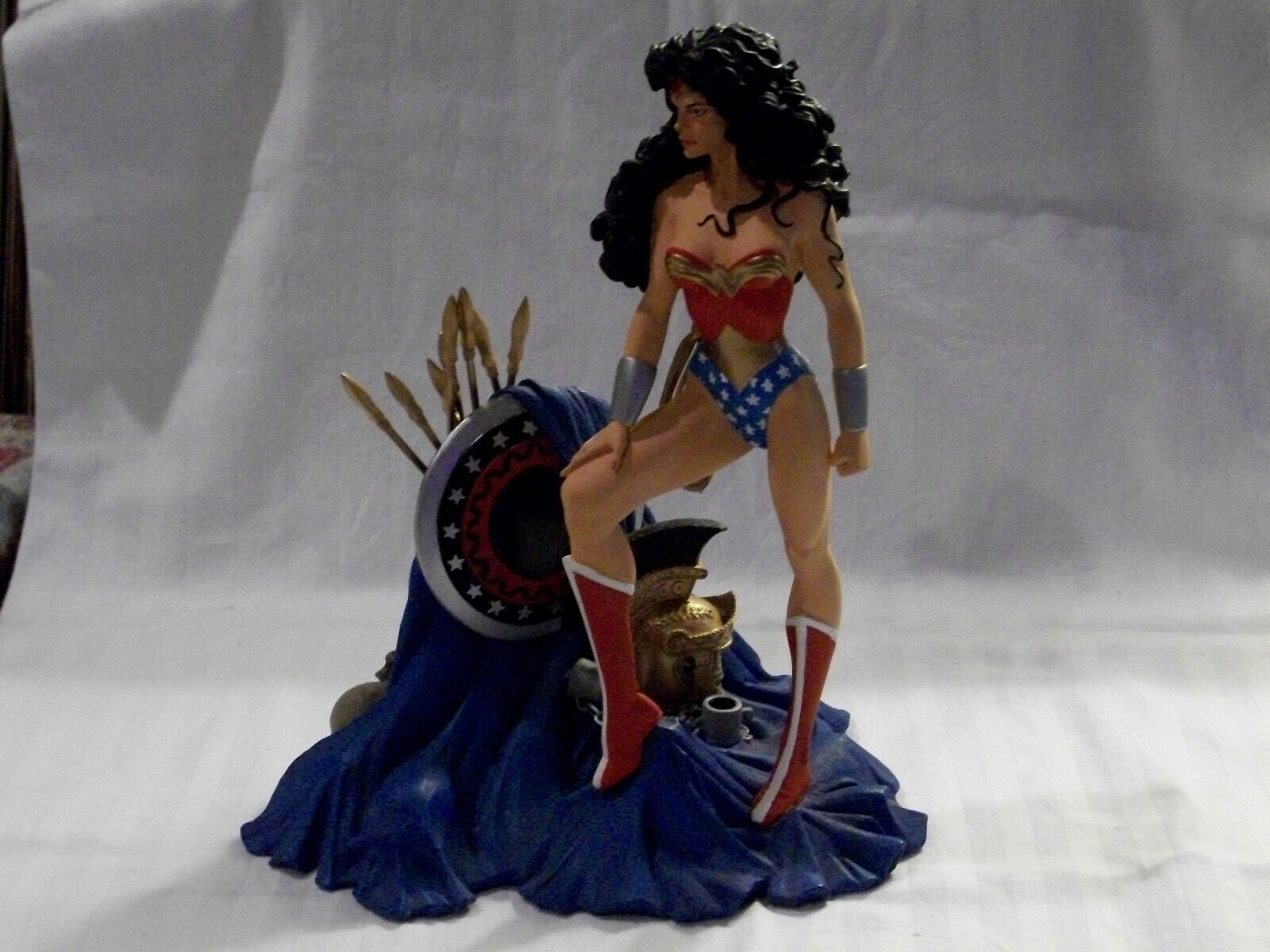 WONDER WOMAN - DC DIRECT - NIB - LIMITED TO 5000 - SEXY  COLD CAST PORCELAIN