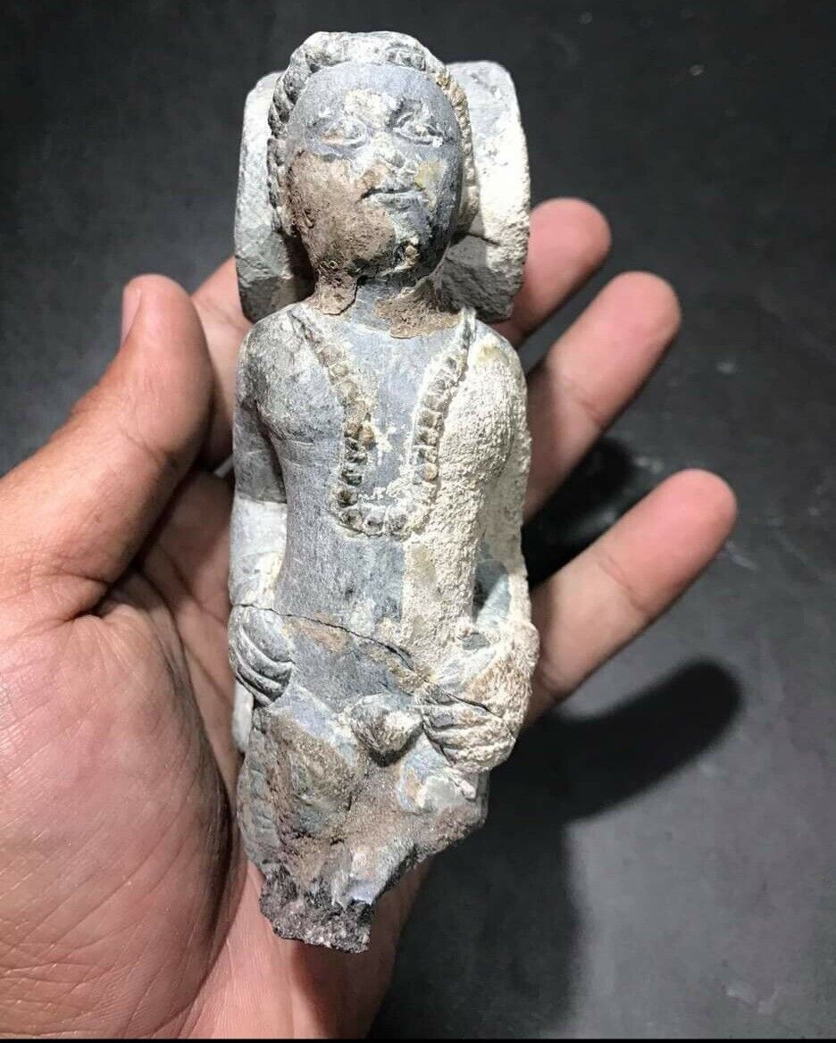 Rare Ancient Old Ghandahra Civiliztion Famel Buddha Statue With Great Pathania 