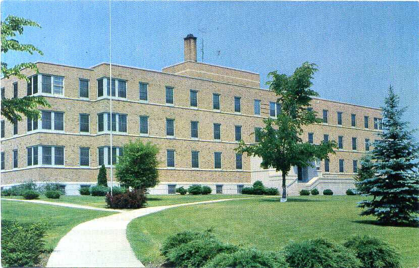 Fort Atkinson Wisconsin Memorial Hospital 1960s Vintage Postcard
