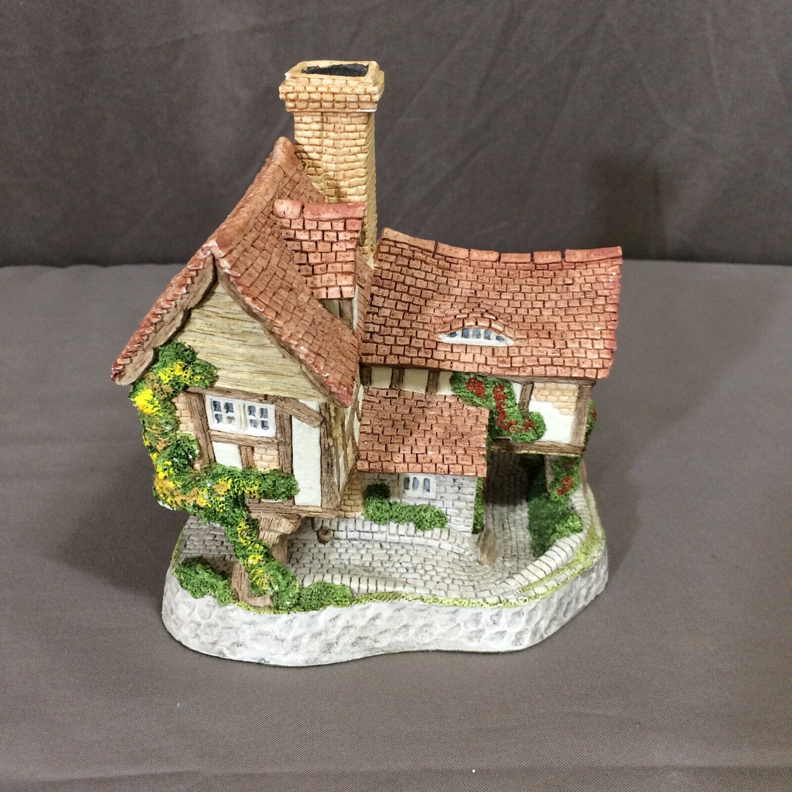 Vintage David Winter Cottages Tomfool’s Cottage #9 Figurine 