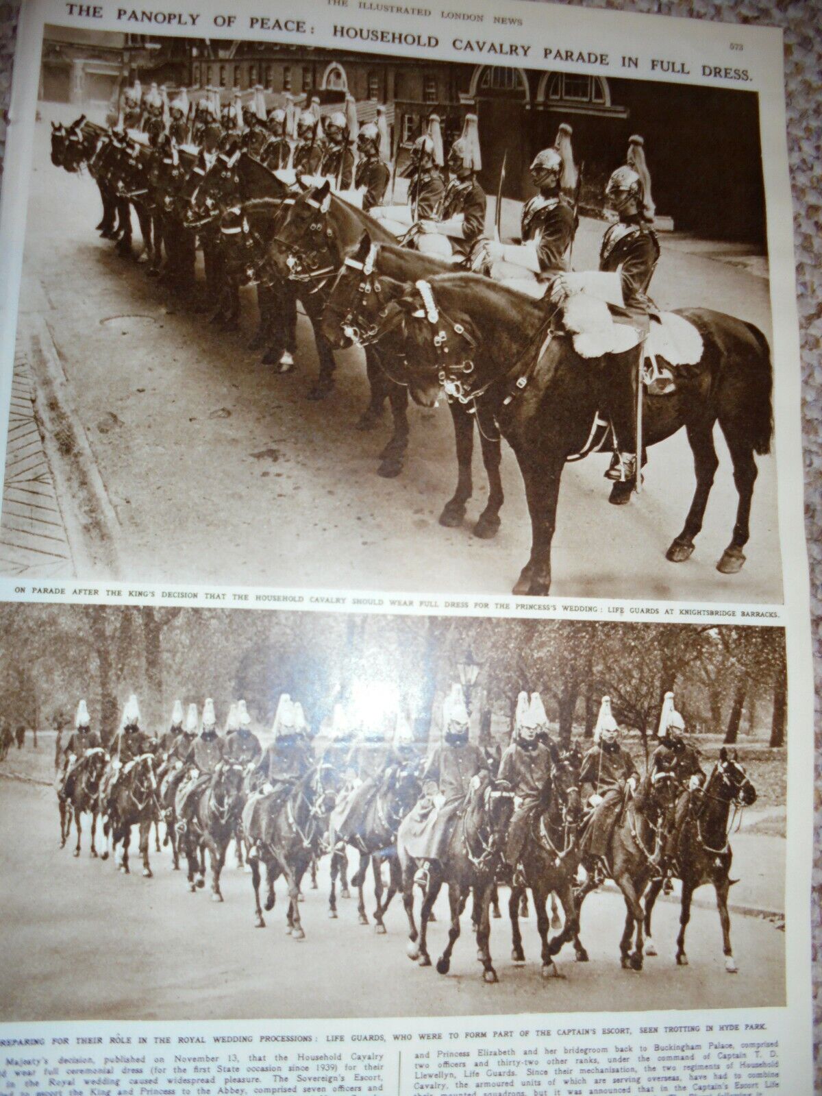 Photo article Household Cavalry Life Guard in full dress 1947 Ref AX2