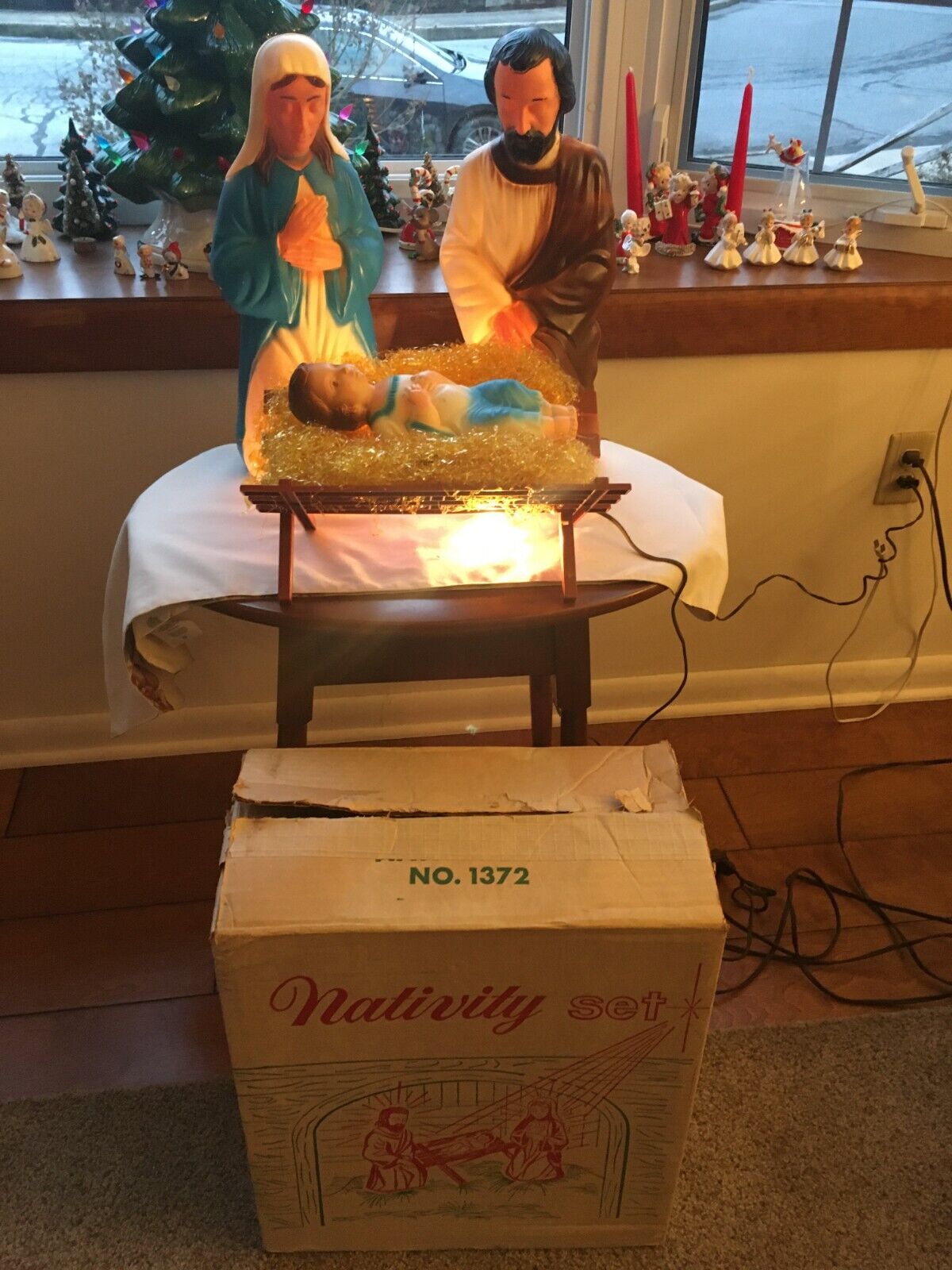 Vintage 1966 Empire Nativity set W/ Original Box.  1372, 3 Piece 17\