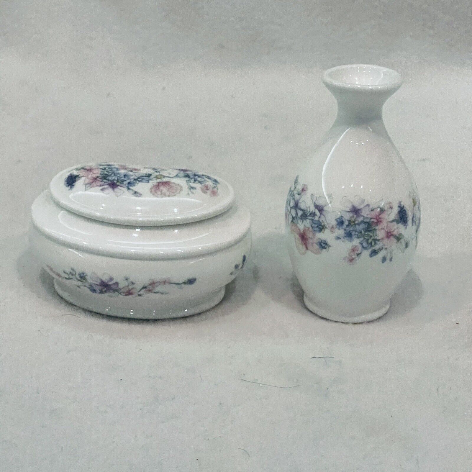 Vintage Wedgewood Bone China Angela  2 Pieces Trinket Box And Vase 1986