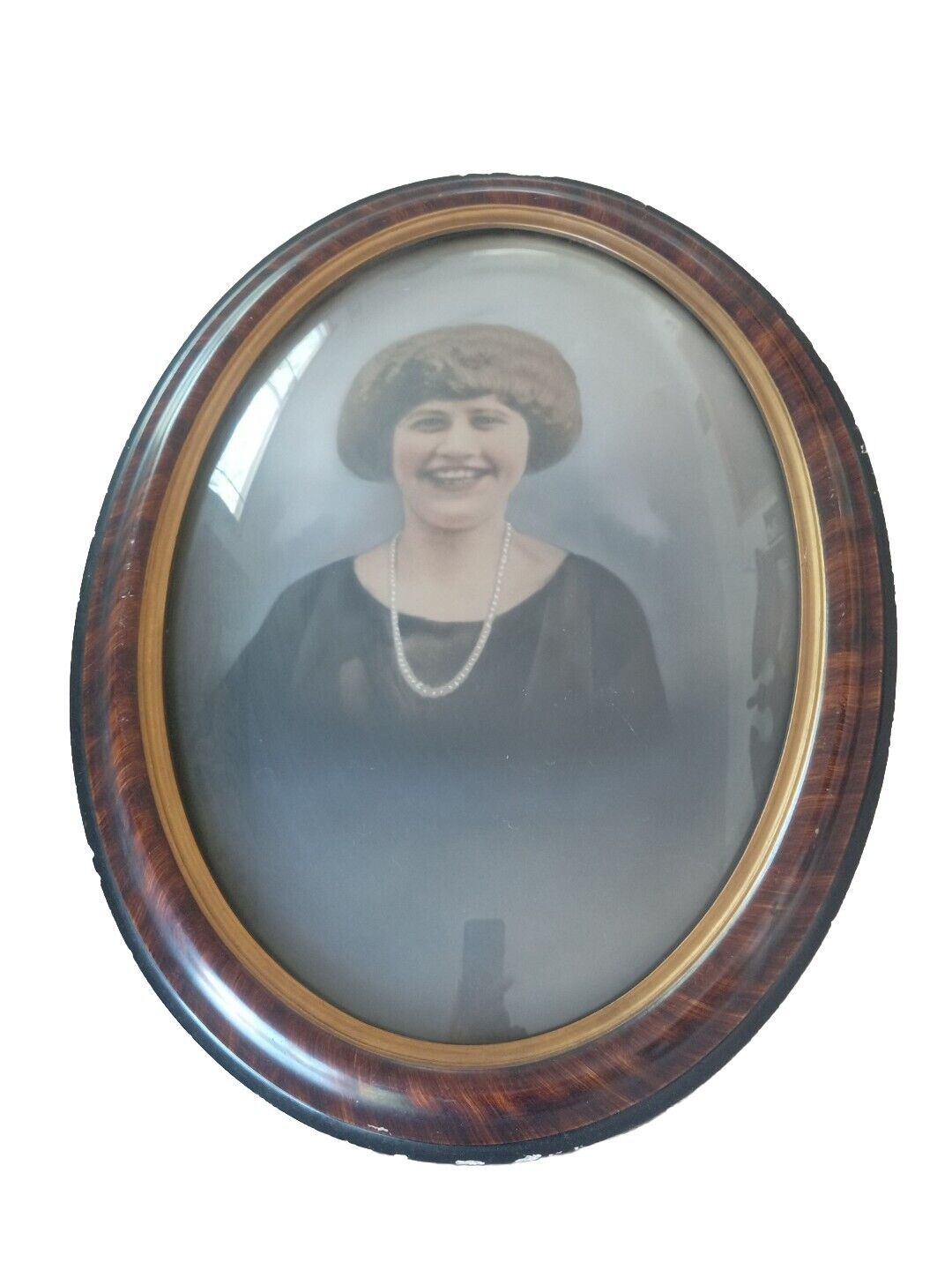 Antique Wooden Oval Picture Frame With Convex Oval Glass 23\