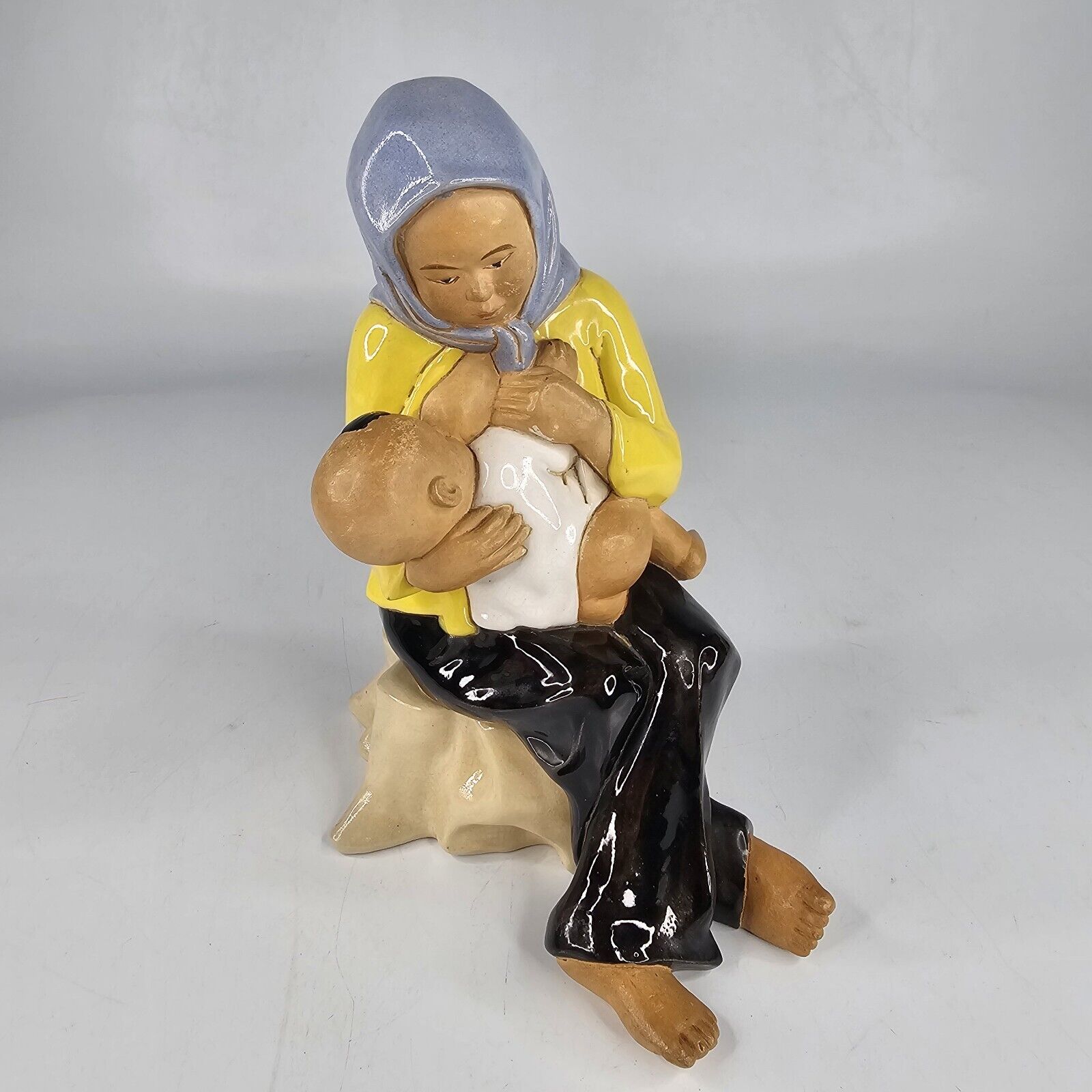 Vintage Chinese Figurine Mother with Child Infant Breastfeeding 9\