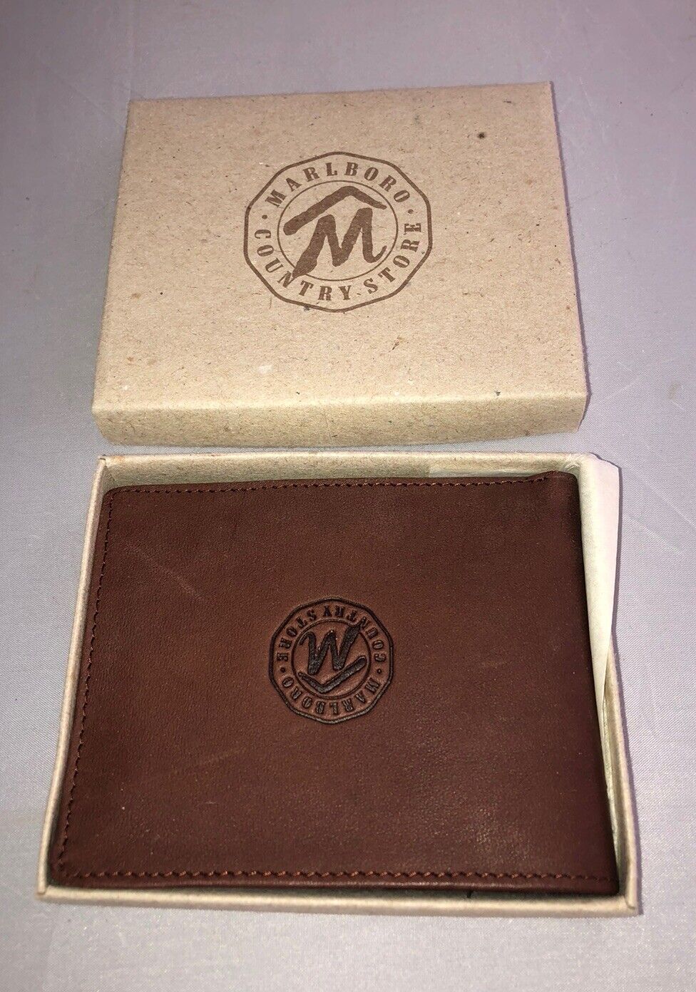 VINTAGE MARLBORO COUNTRY STORE BROWN LEATHER MENS BiFold WALLET In Original Box