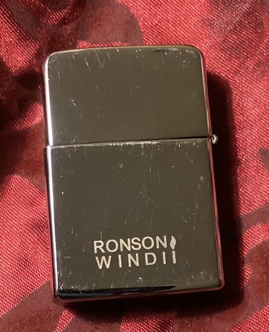 VINTAGE Ronson Wind II Cigarette Lighter 🦋