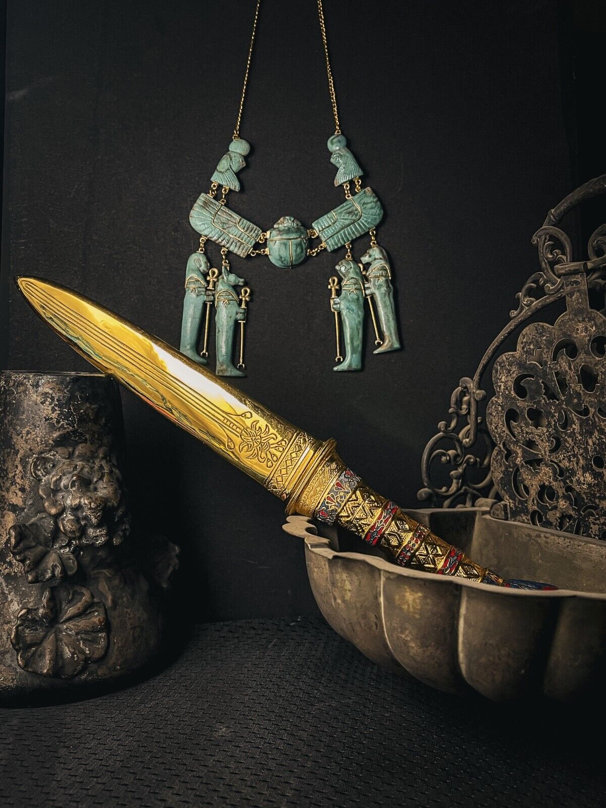Golden Dagger of King Tutankhamun , Manifest piece replica to the one in museum