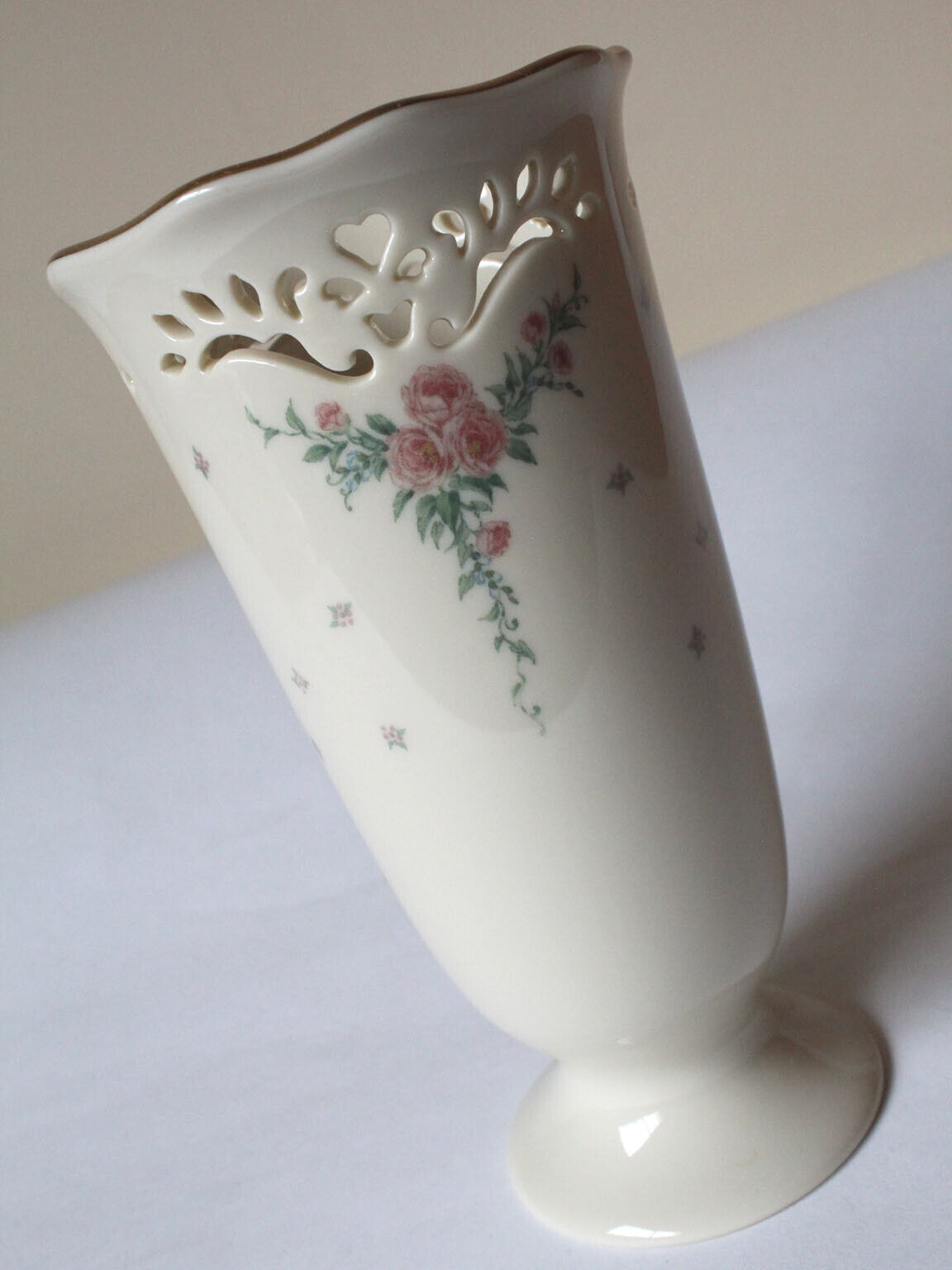 Lenox Pierced Reticulated Vase 7-In. Ambassador Collection Rose Gold Trim Unused
