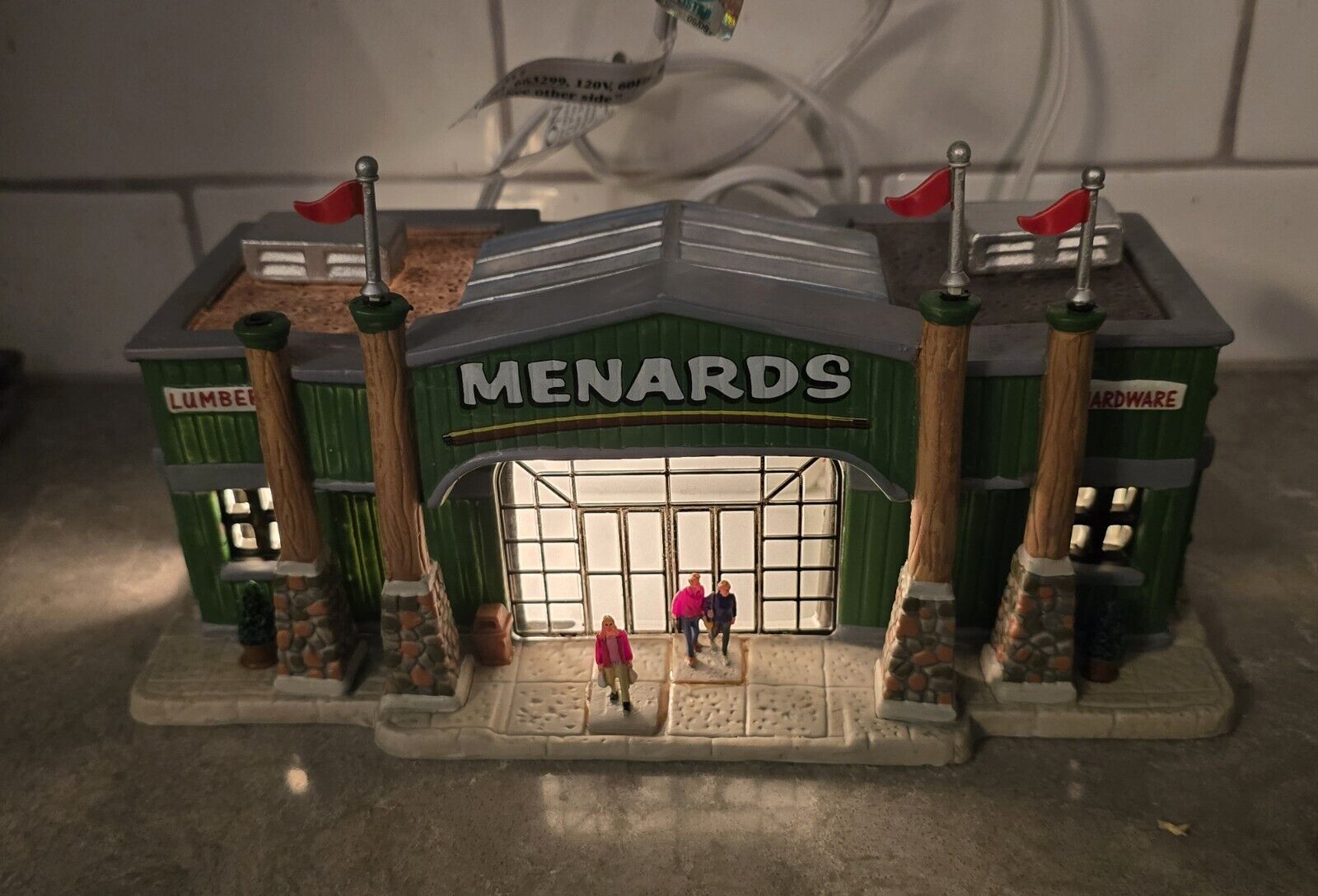 Lemax 2006 Limited Edition Menards Lighted Store Building 
