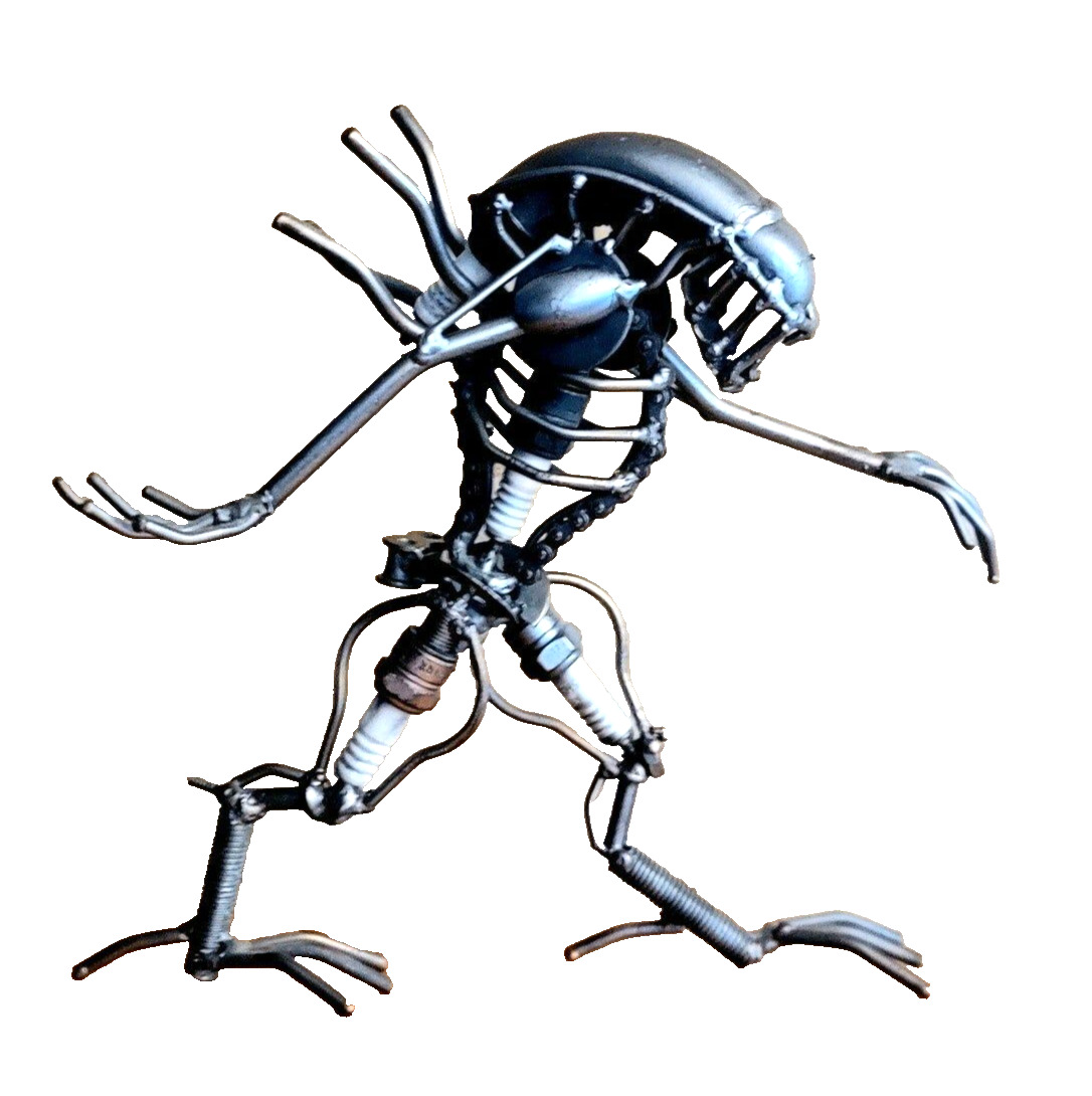 Alien Xenomorph Warrior Vintage Handmade Metal Art Sci-Fi Steampunk Figurine