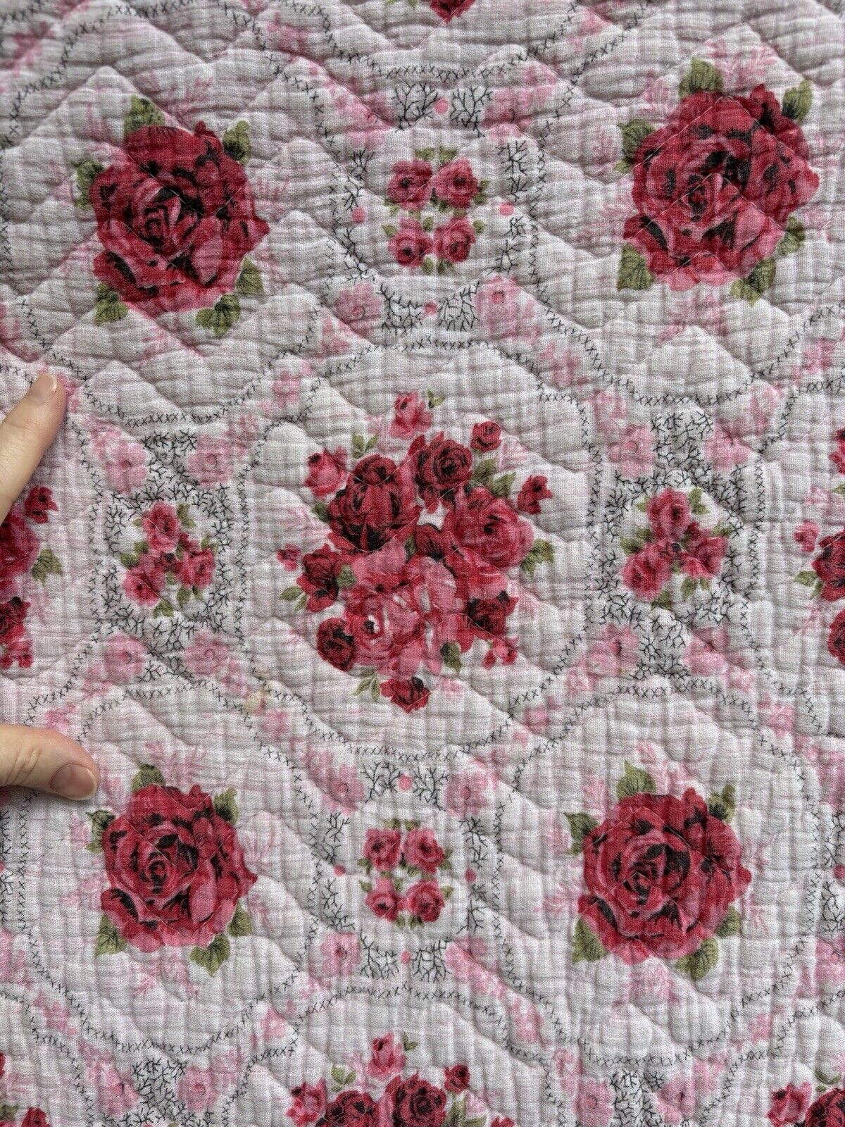 VTG Quilted Coverlet Cabbage Roses Blanket 1950s 60s Pink Red 66x66\