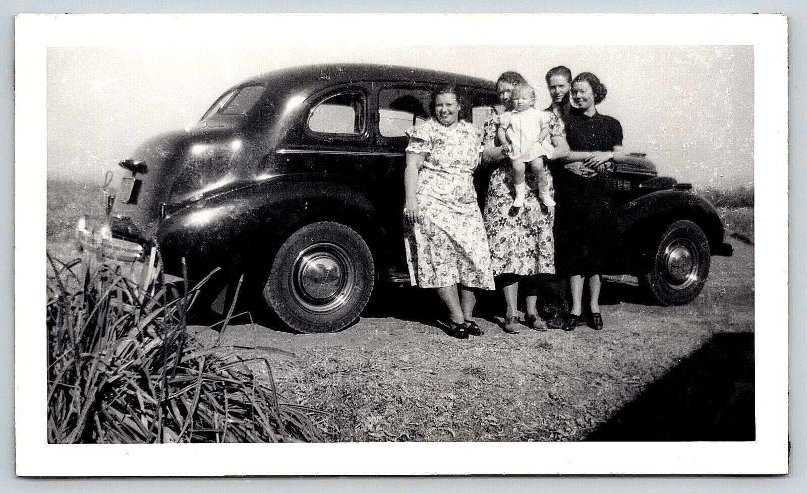 Photograph Vintage Automobile Car Family Women Man Baby Fashion Landscape 1940\'s