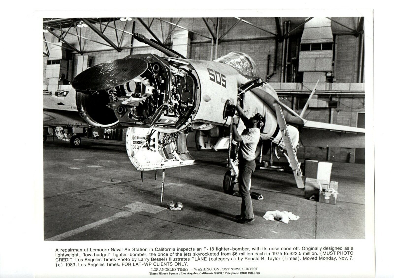 LEMOORE NAVAL AIR STATION F-18 FIGHTER BEING REPAIRED 1983 VTG Press Photo Y37