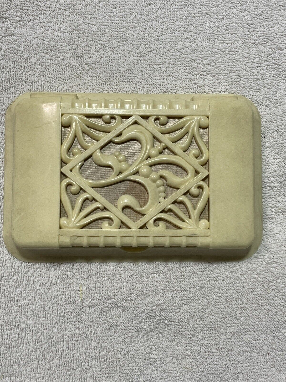 Vintage ~ Deltah Ivory Colored Lined Jewelry Box / Case