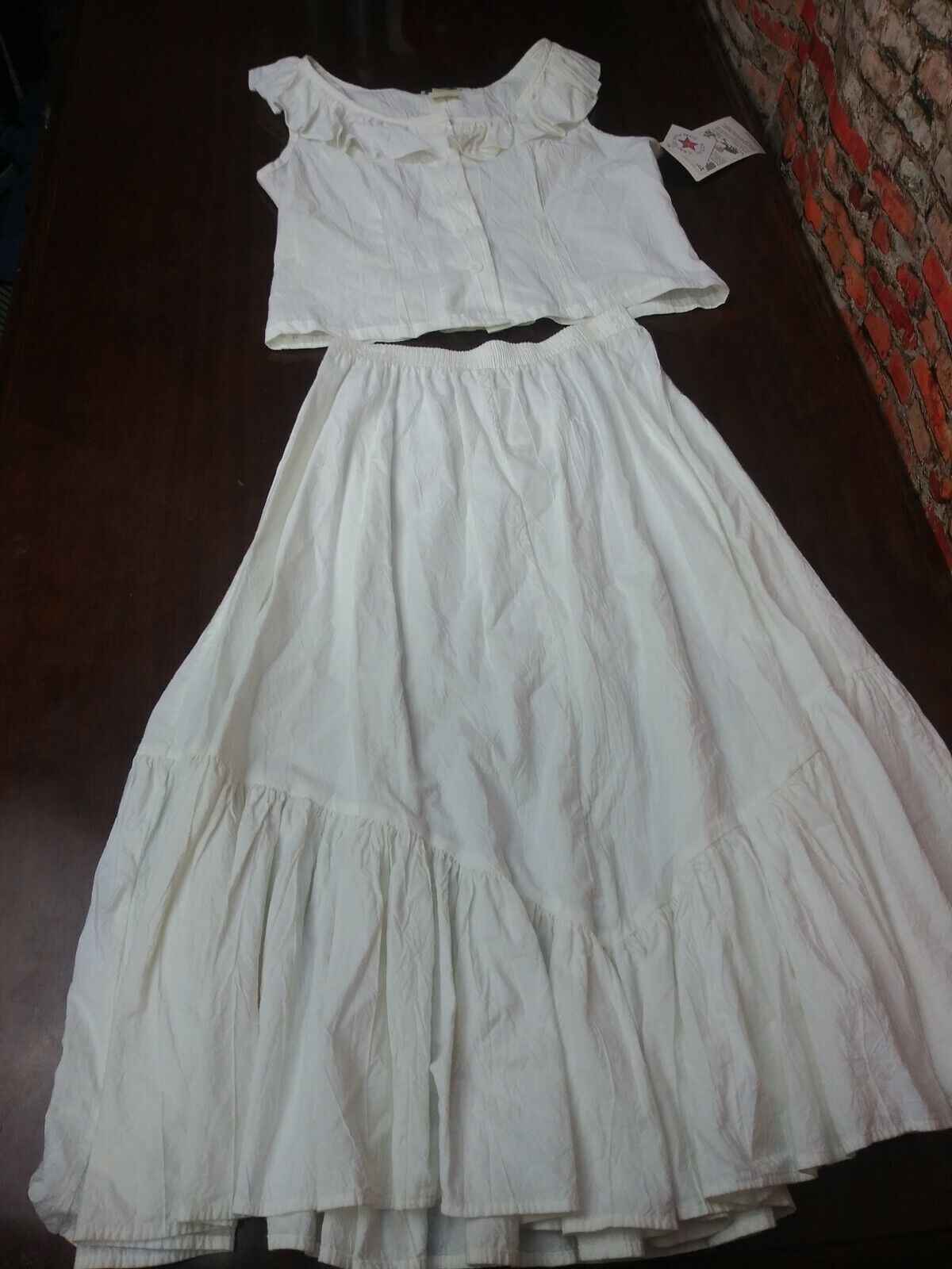 Vintage By Berkeley Women\'s  Skirt  Shirt. Size 15/16 White RN#15957 NEW