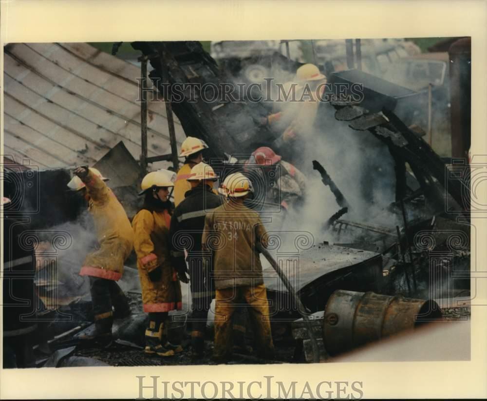 1988 Press Photo Paxtonia Fire Department fights blaze - sax16224