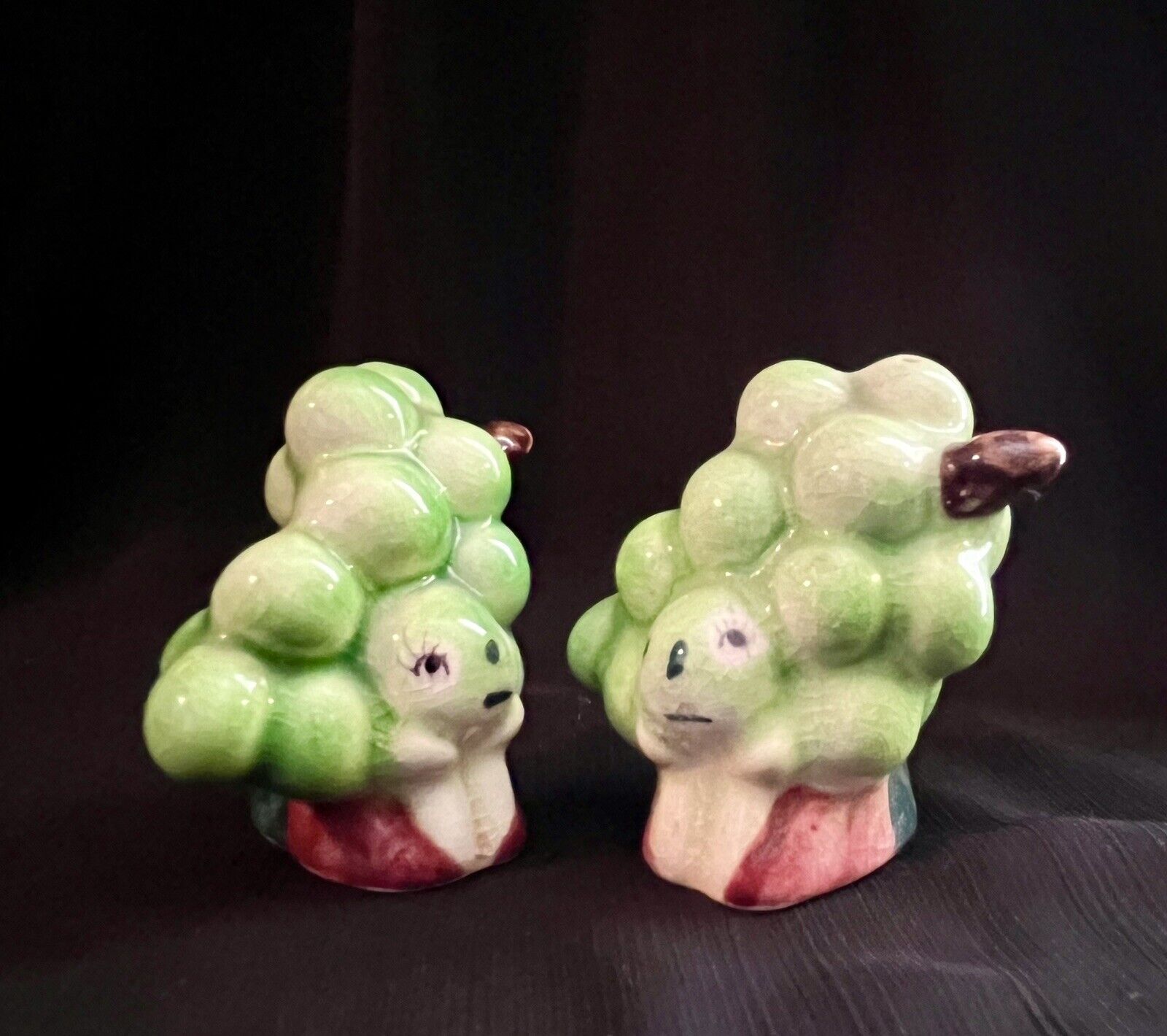 Vintage 1950s Anthropomorphic Green Grapes Couple Salt & Pepper Shakers Japan