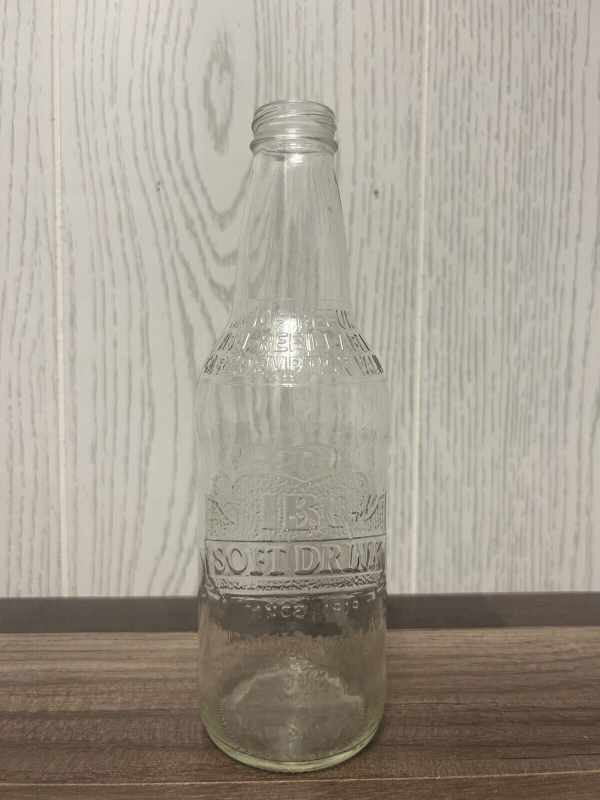 IBC SOFT DRINK Vintage Glass Root Beer Bottle 12 oz. 5 Cent Refund Twist Top