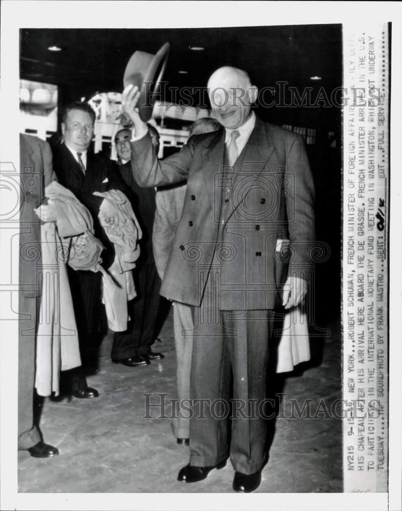 1949 Press Photo French statesman Robert Schuman arrives in New York - piw29006