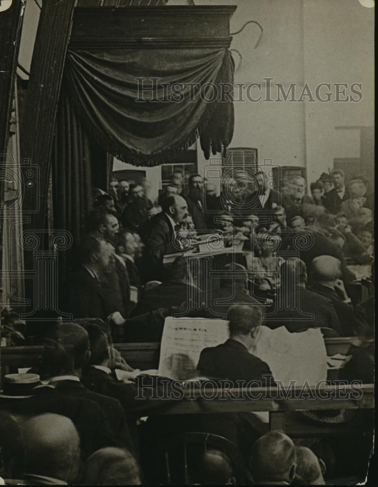 1925 Press Photo Gregorowsky passes death sentence to John Hays Hammond