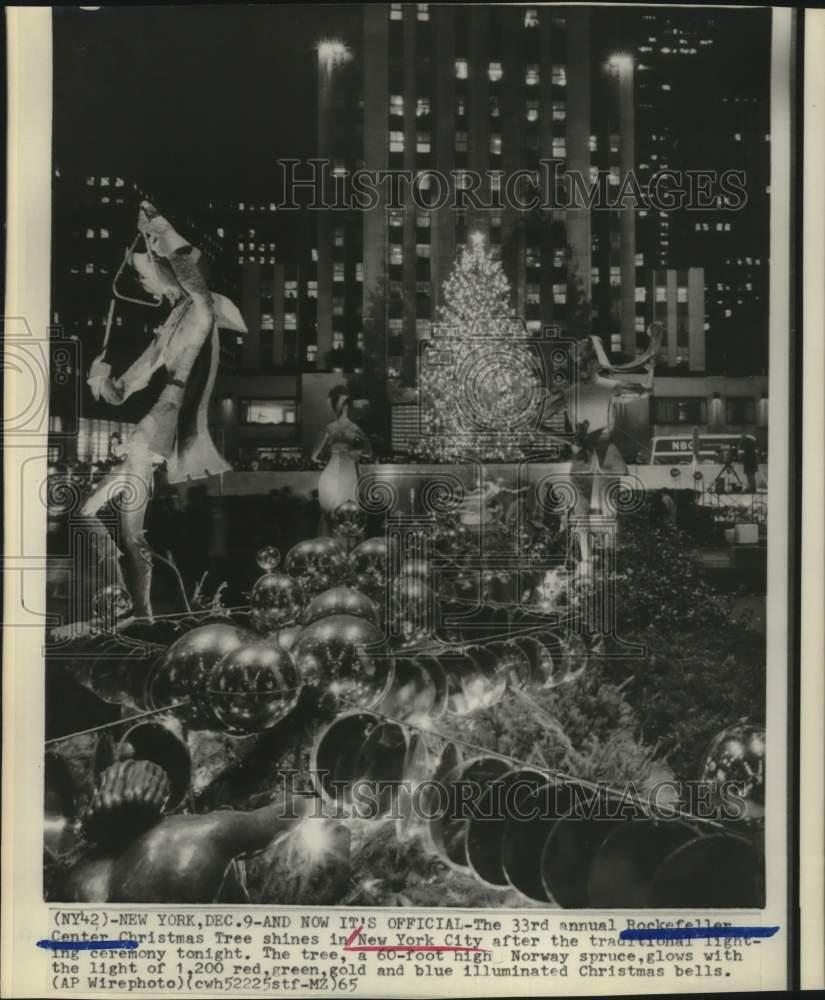 1965 Press Photo 33rd Rockefeller Center Christmas Tree shines in New York City