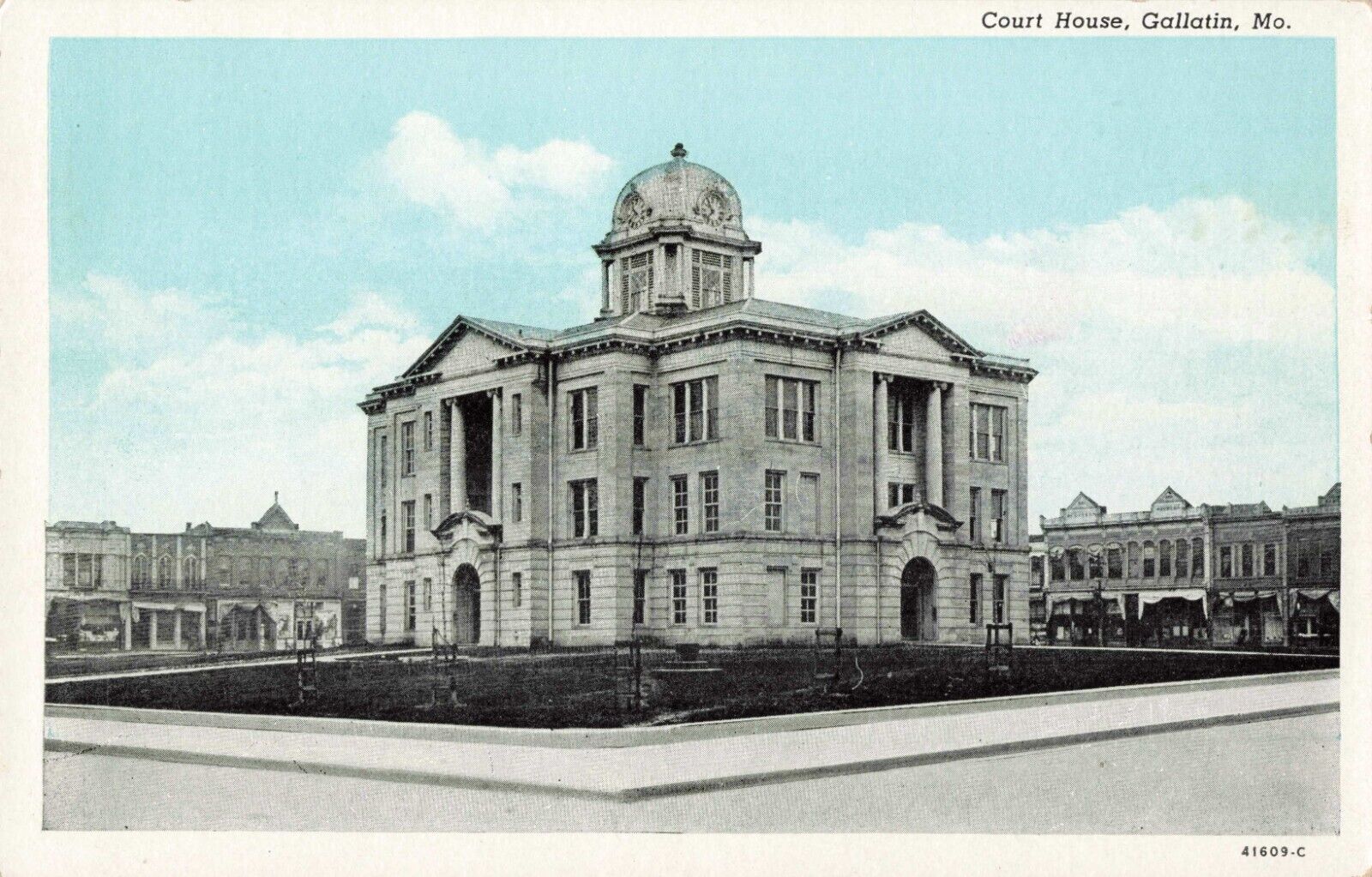 Court House Building Gallatin Missouri MO c1940 Postcard