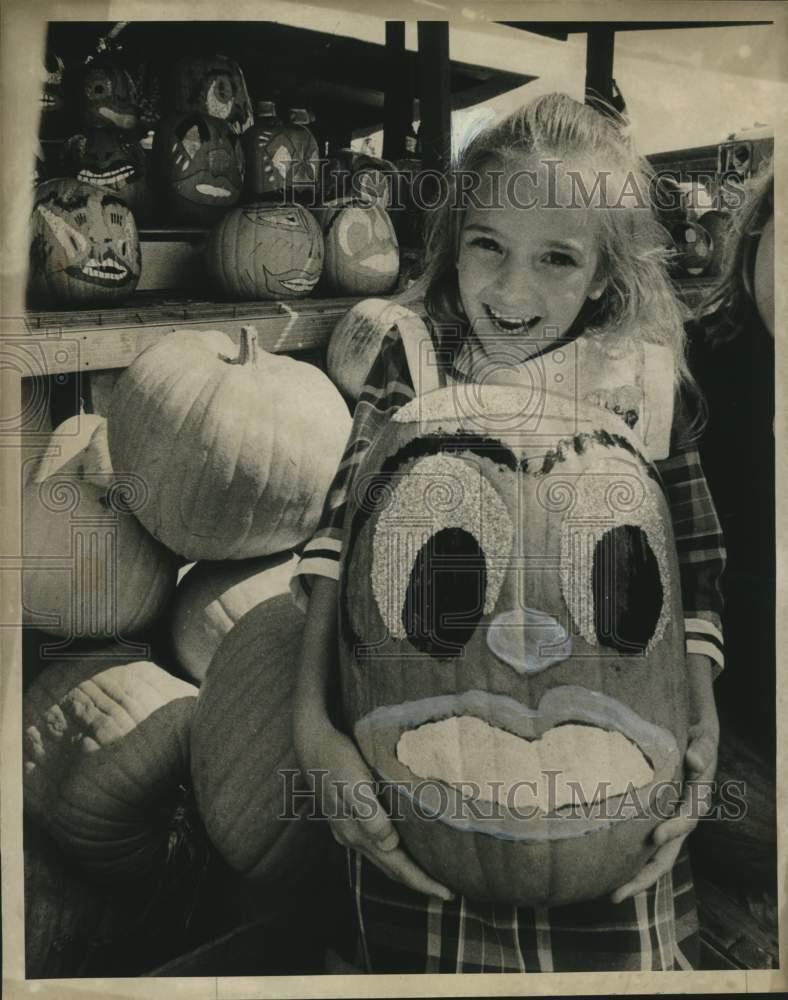 1972 Press Photo Georgette Fuller with Pumpkin at New Orleans French Market