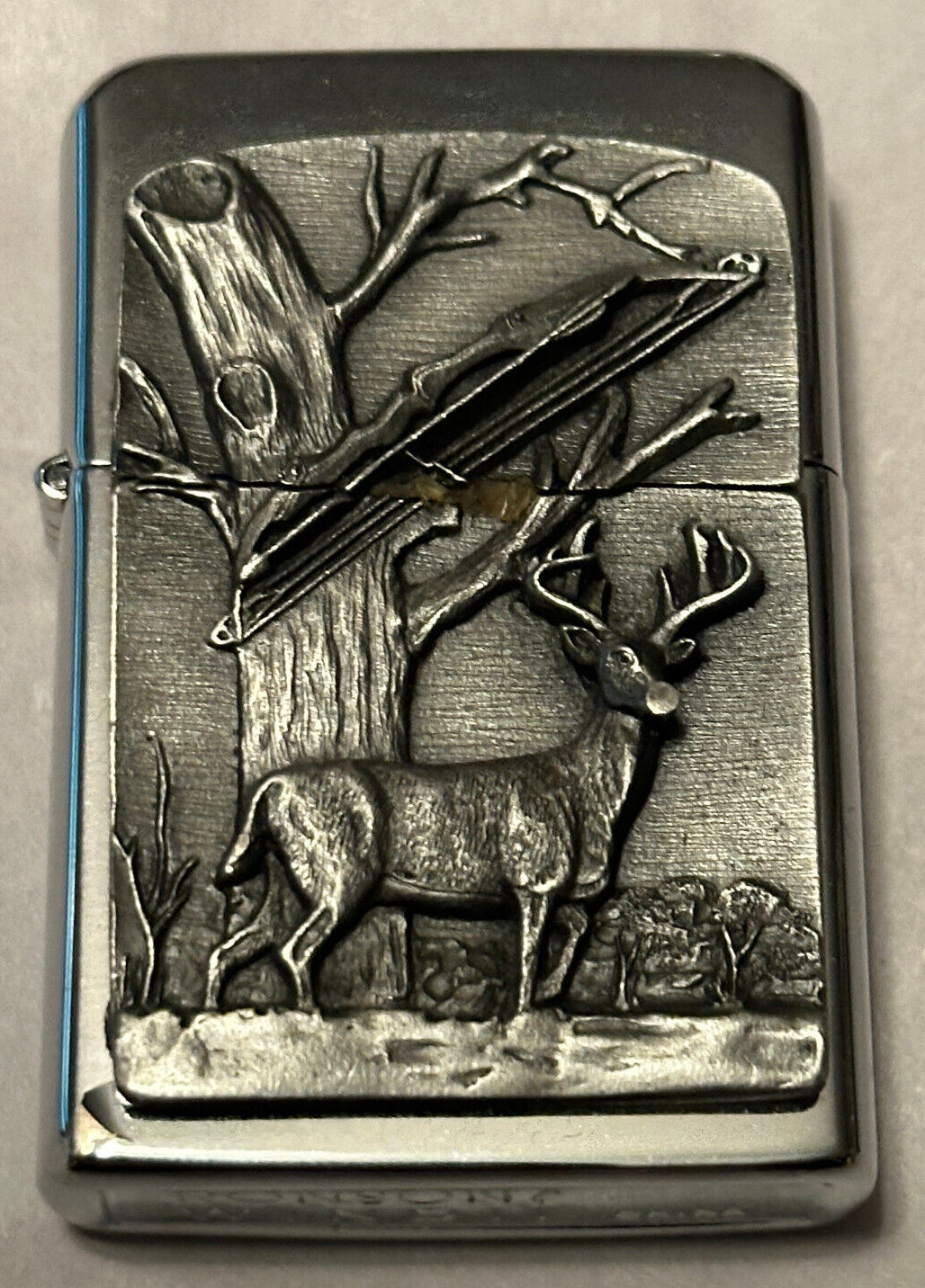 Vintage Ronson WIND II Lighter Deer Bowhunter Hunting Whitetail Buck Unstruck