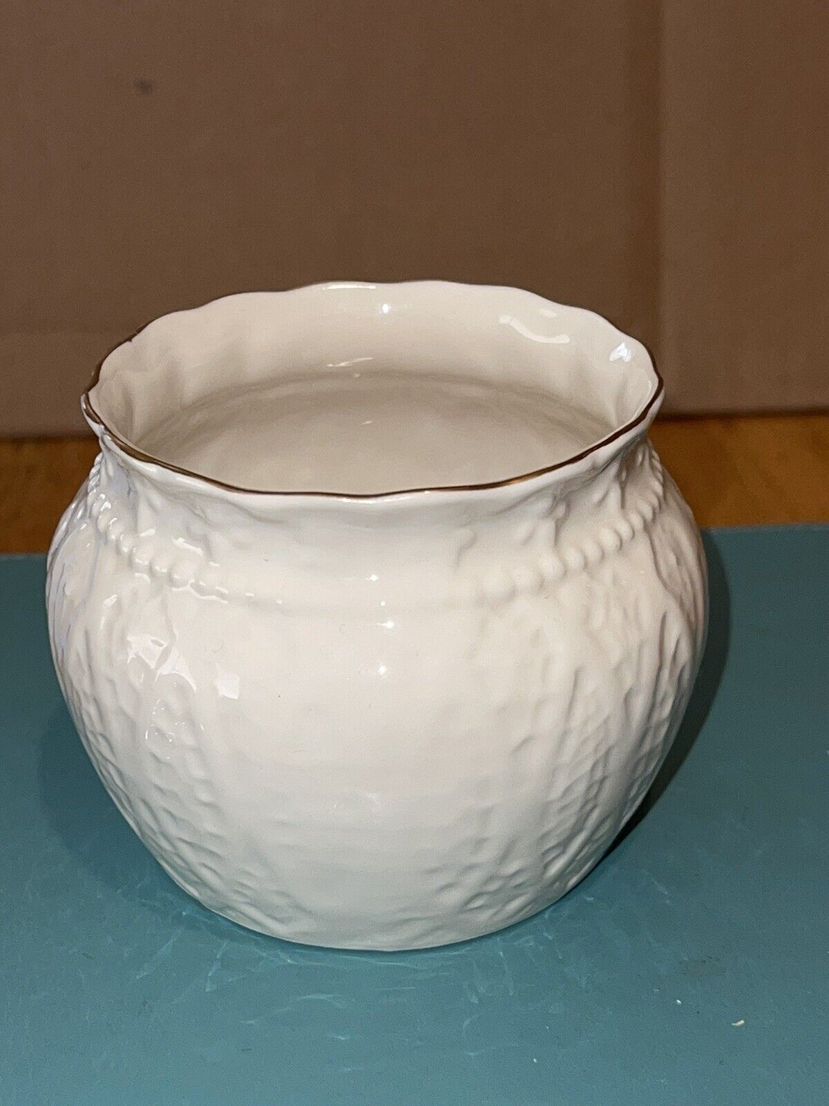 Belleek Collectors Society Lace Renewal Vase / Bowl