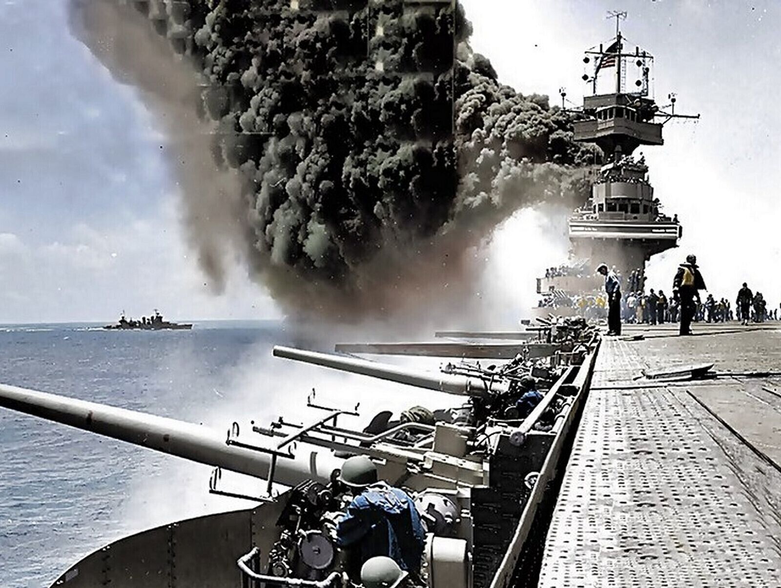 World War 2 USS YORKTOWN US Naval Ship DURING BATTLE Picture Photo Print 8x10