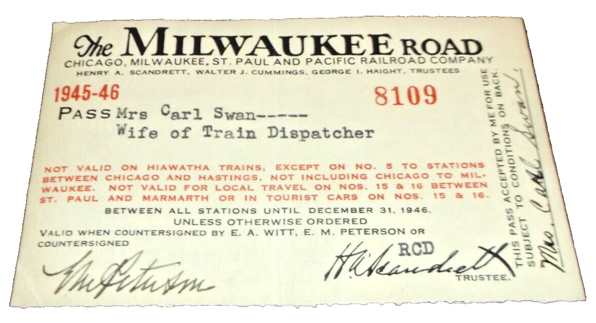 1945 1946 MILWAUKEE ROAD EMPLOYEE PASS #8109