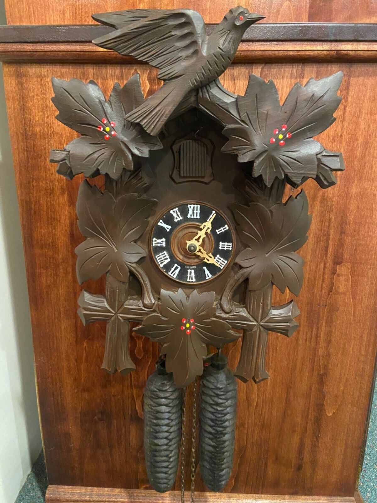 Vintage Authentic German   8 Day Cuckoo Clock w  Maple Leaf / Bird Topper