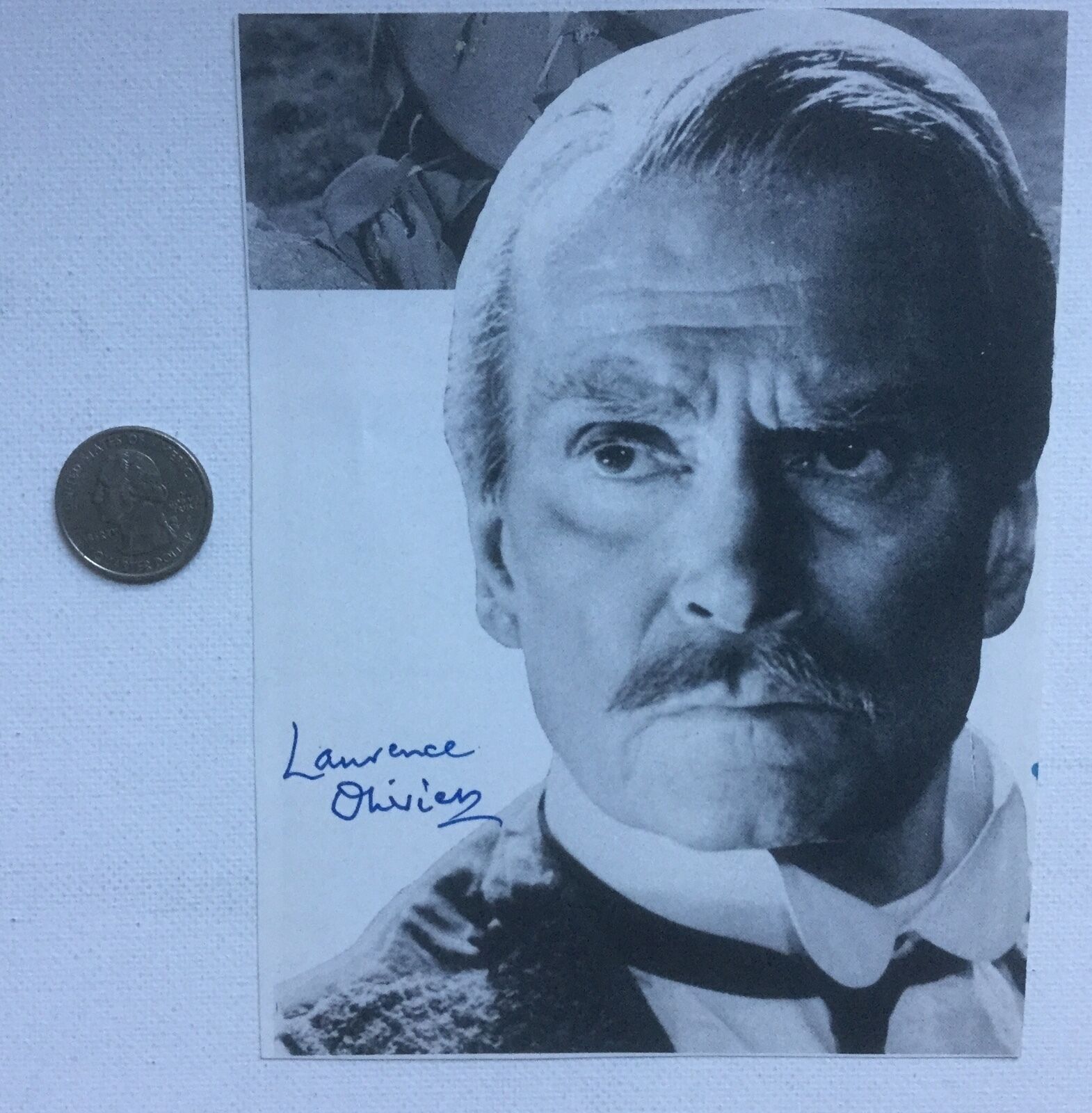 Sir Laurence Olivier (1907-1989) British actor signed magazine photo.