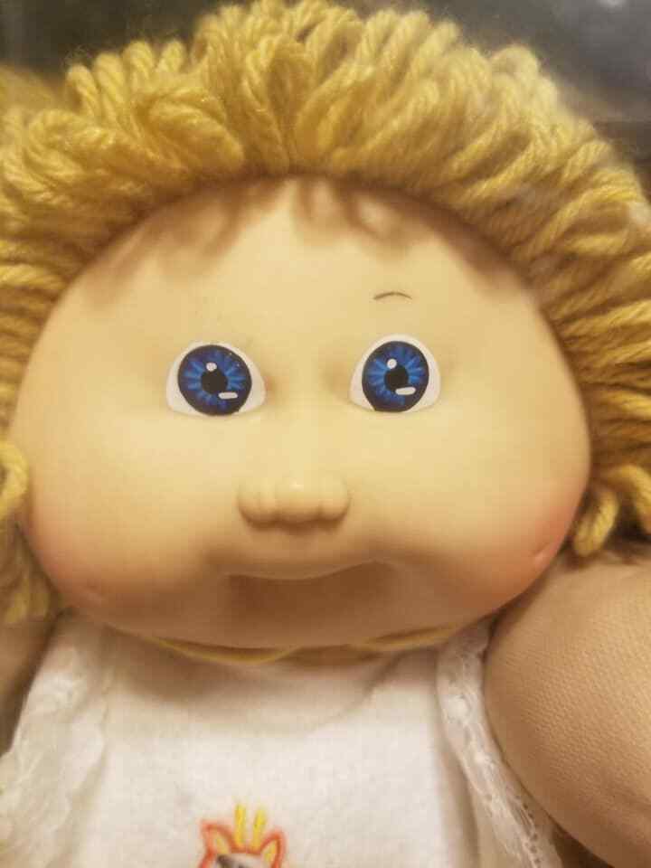 Vintage CPK, CABBAGE PATCH DOLL, RARE VINTAGE CPK , missing right eyebrow 1984