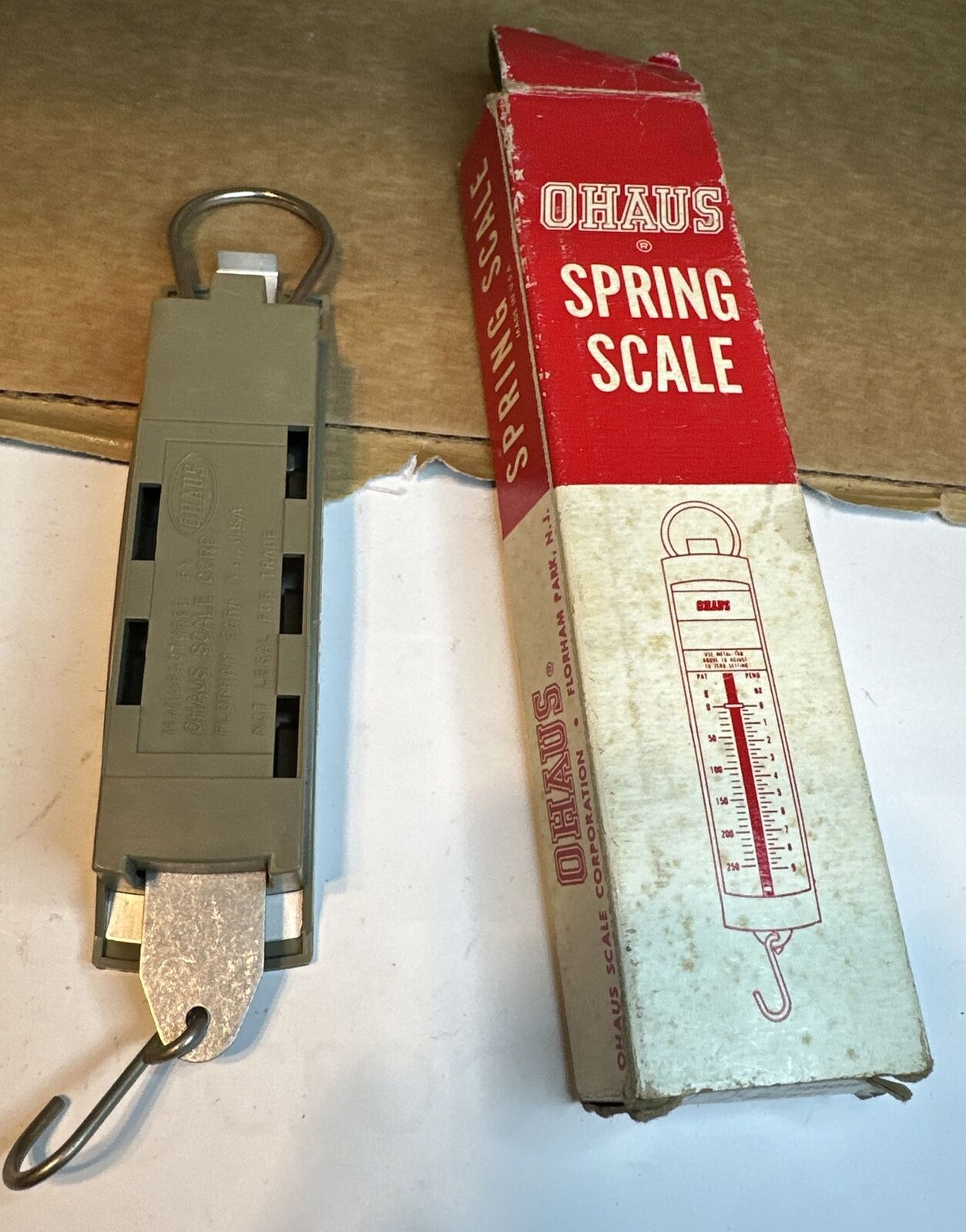 Vintage Ohaus Spring Scale Model 8075-1 Made in NJ USA - Original Box Included