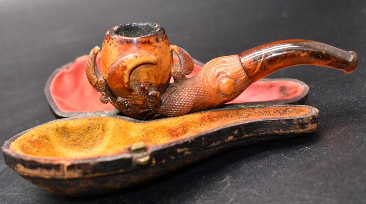 ANTIQUE 19thC CARVED DRAGON CLAW AMBER MEERSCHAUM PIPE IN CASE
