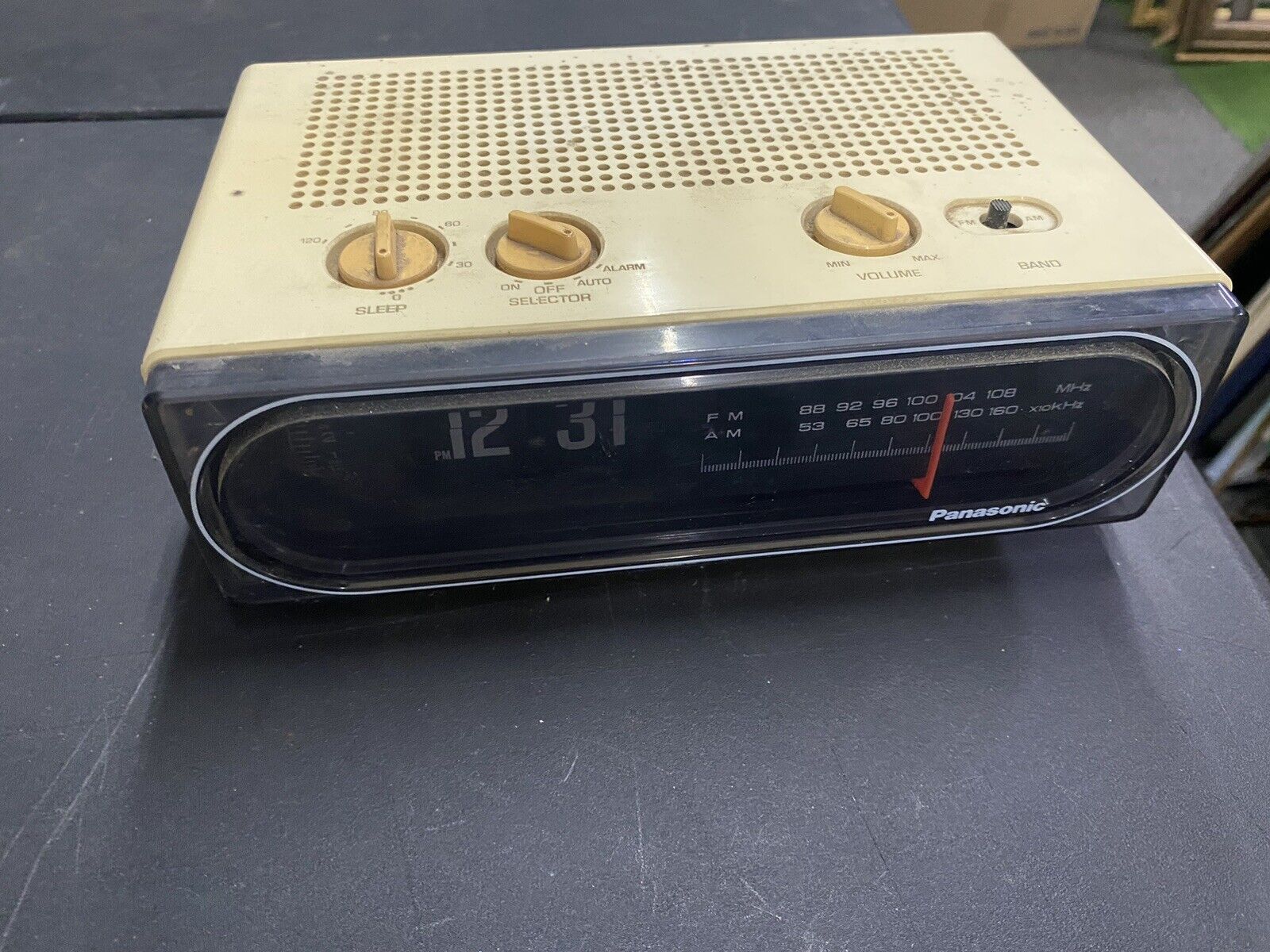 Vintage Panasonic RC-6010 White Flip AM FM Alarm Clock Radio Back To The Future