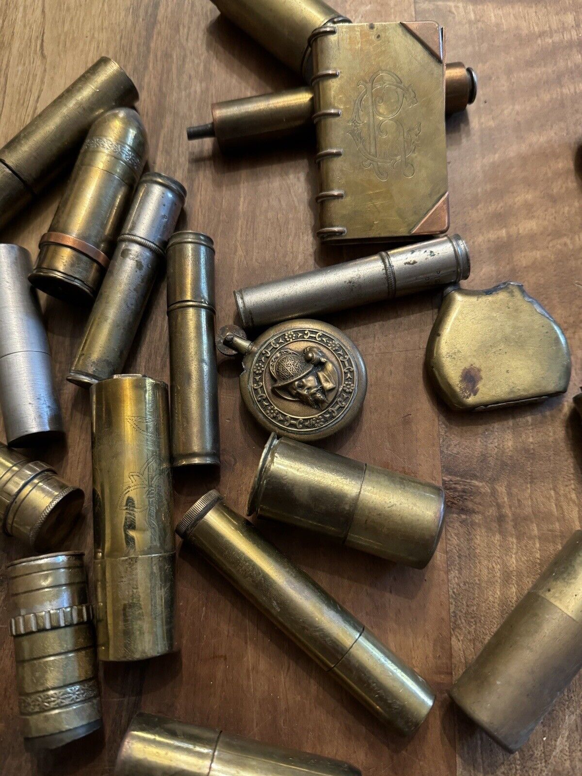 Lot Lighters And Spare Parts & WW1 & WW2 & Soldiers & Trenches